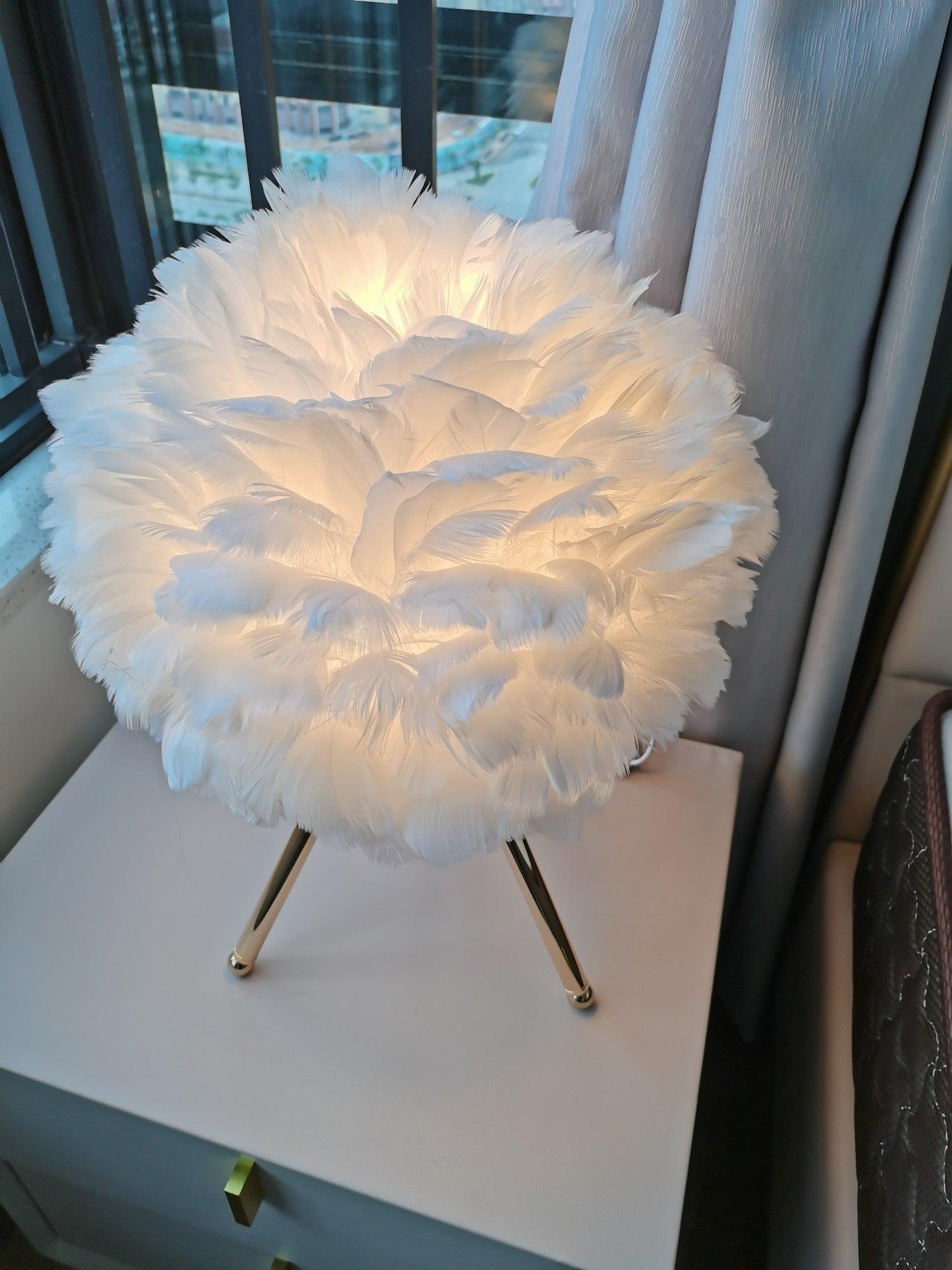 Nilo Feather Feminine Table Lamp-Neutral Decor