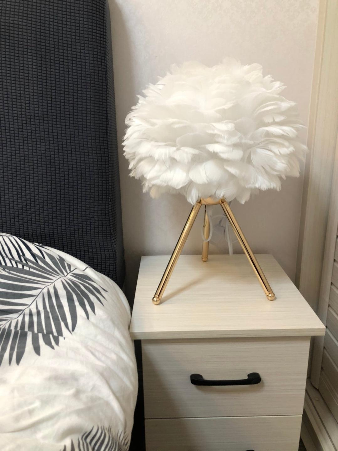 Nilo Feather Feminine Table Lamp-Neutral Decor