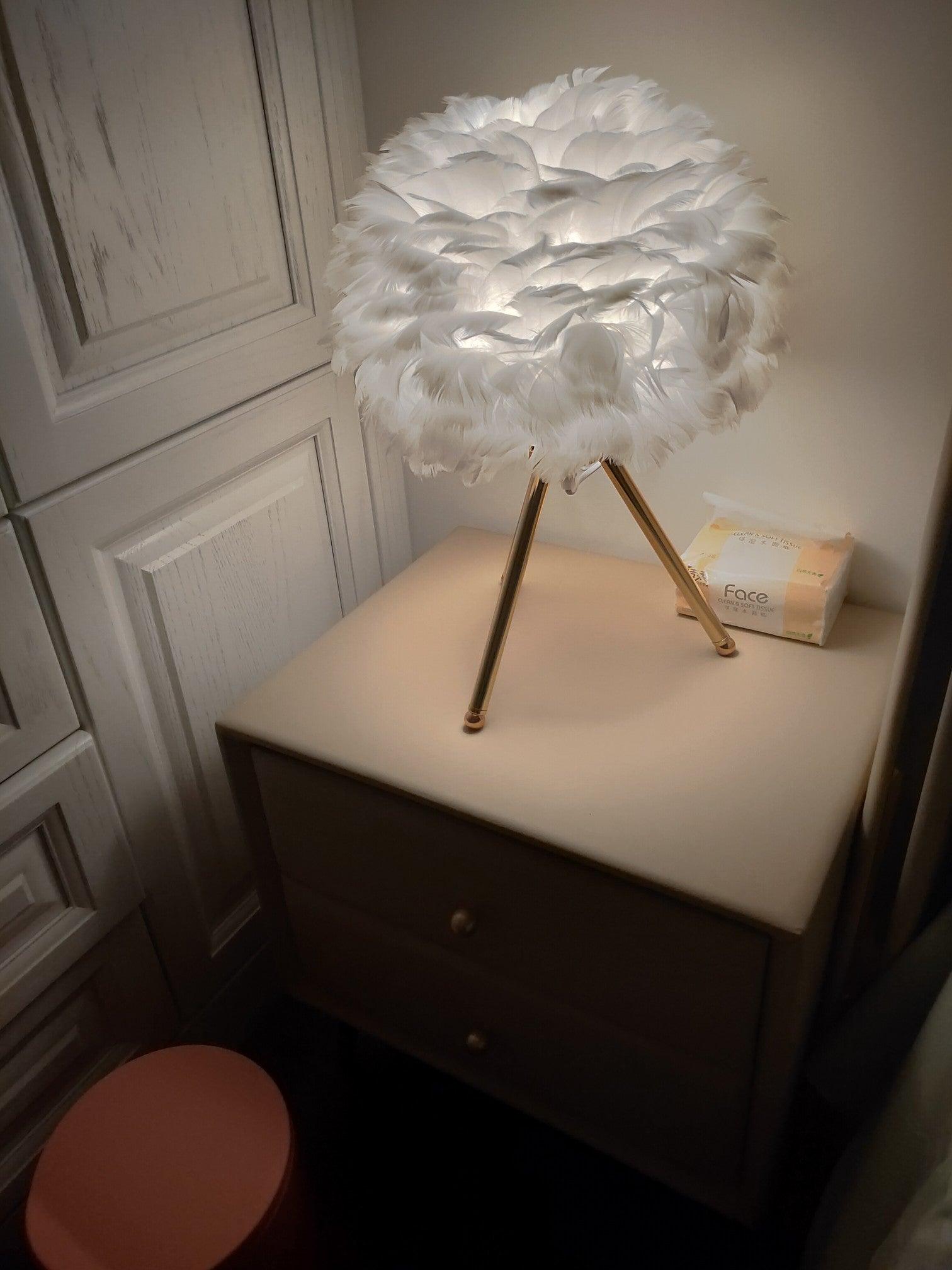Nilo Feather Feminine Table Lamp-Neutral Decor