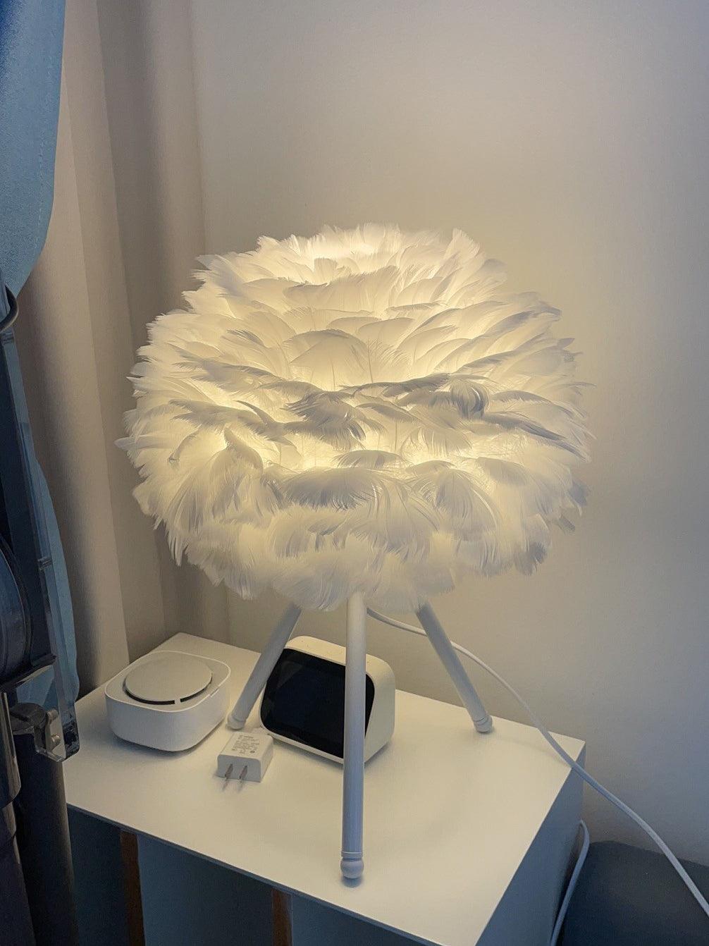 Nilo Feather Feminine Table Lamp-Neutral Decor