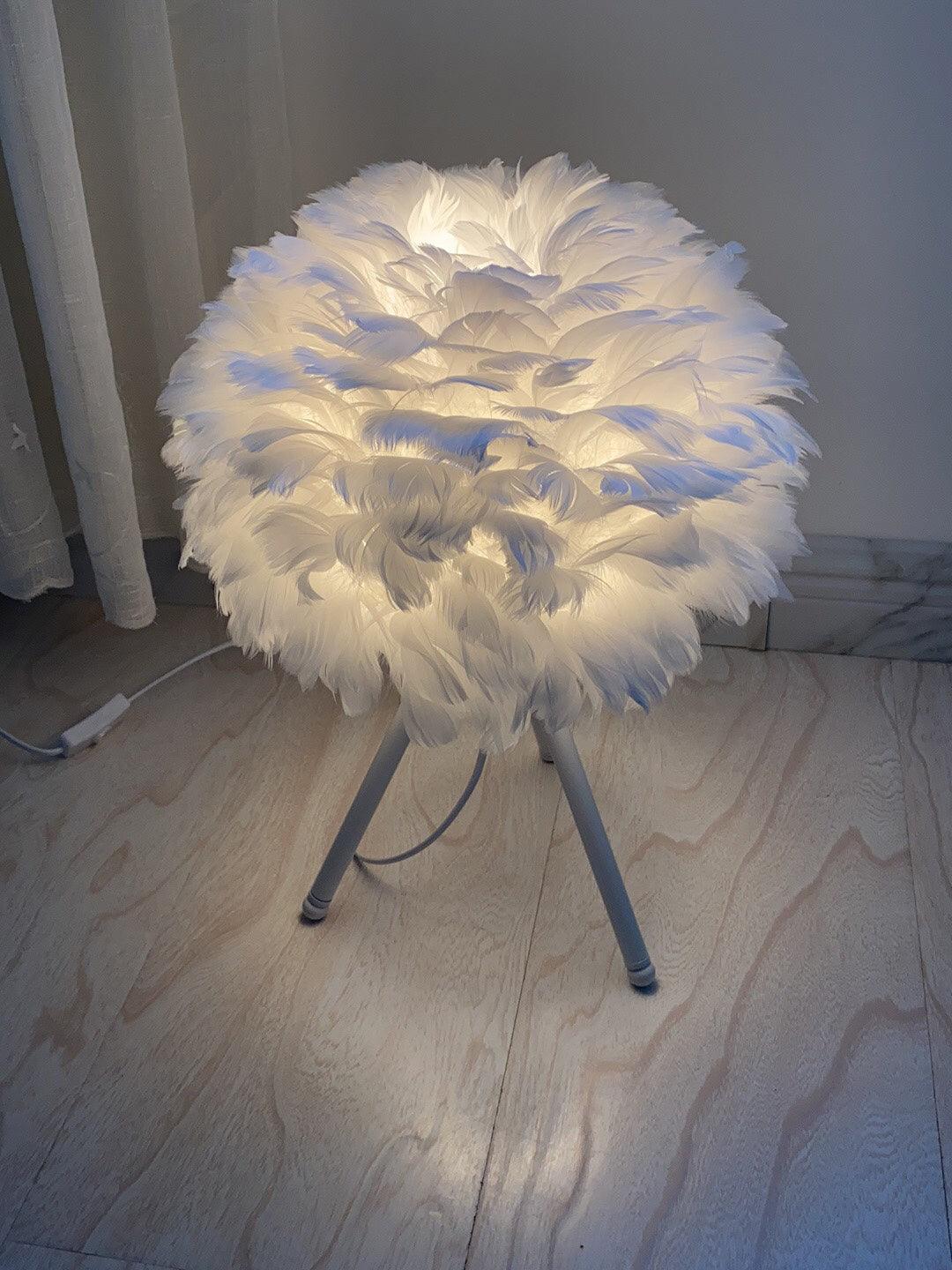 Nilo Feather Feminine Table Lamp-Neutral Decor
