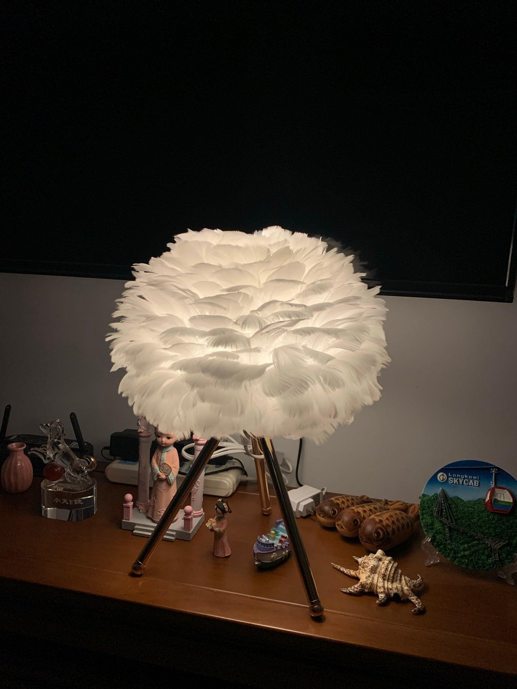 Nilo Feather Feminine Table Lamp-Neutral Decor