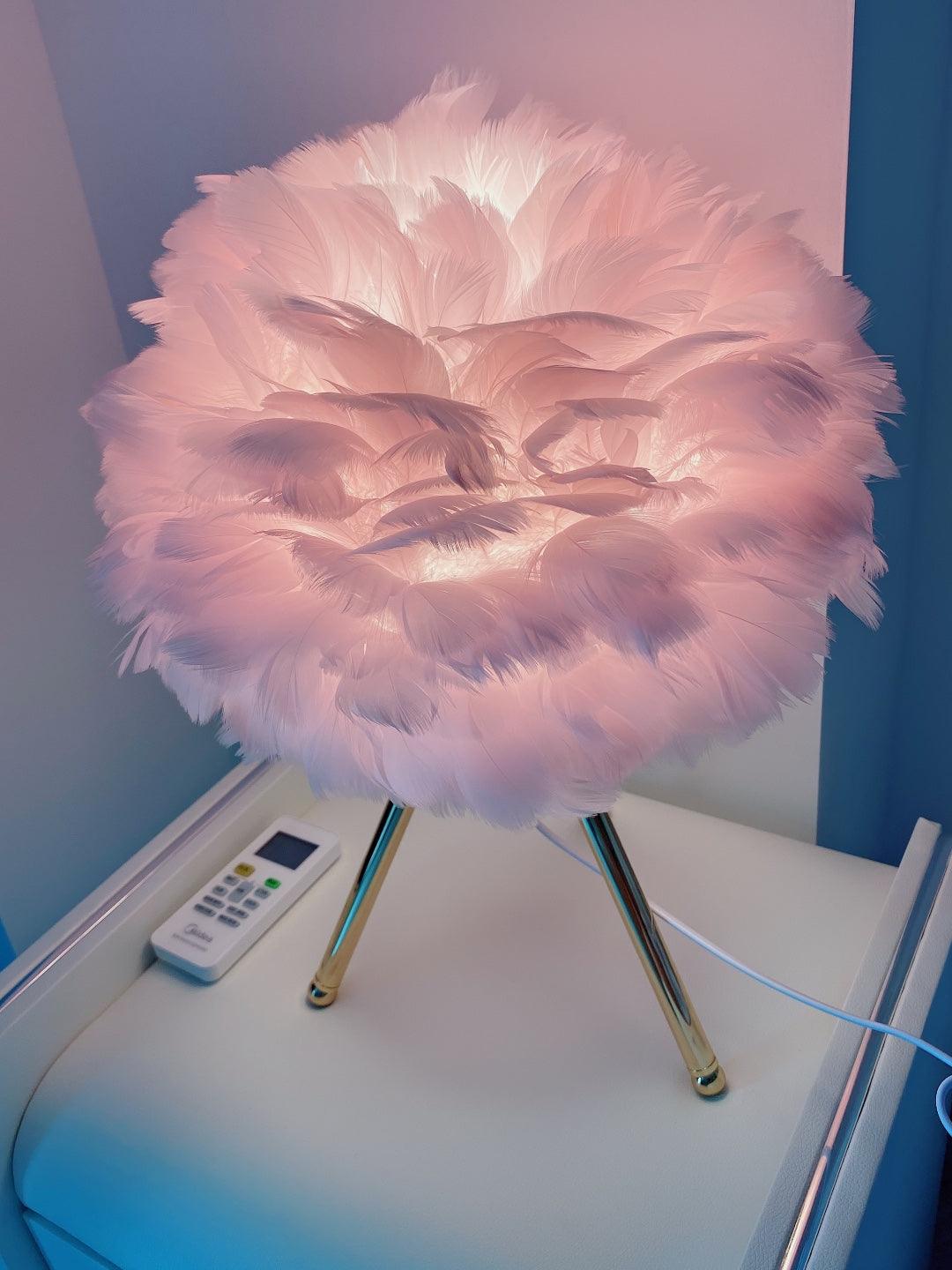 Nilo Feather Feminine Table Lamp-Neutral Decor