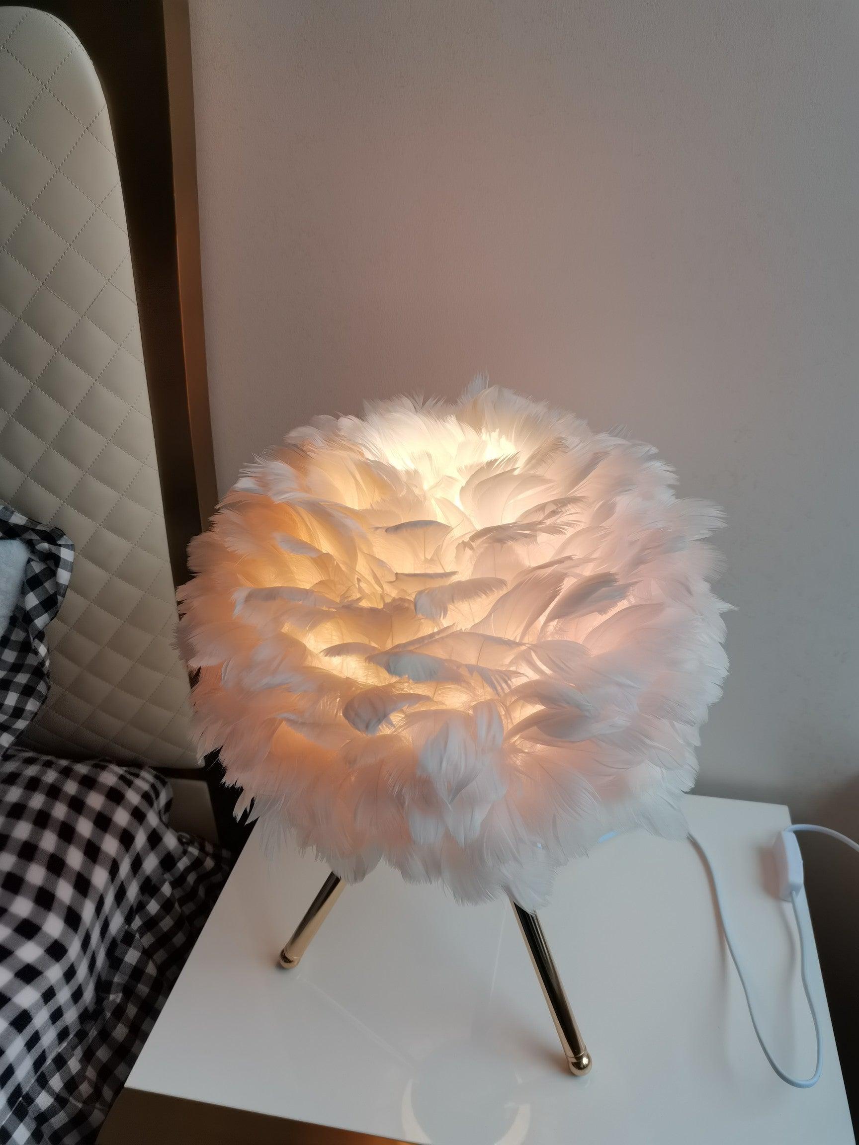 Nilo Feather Feminine Table Lamp-Neutral Decor