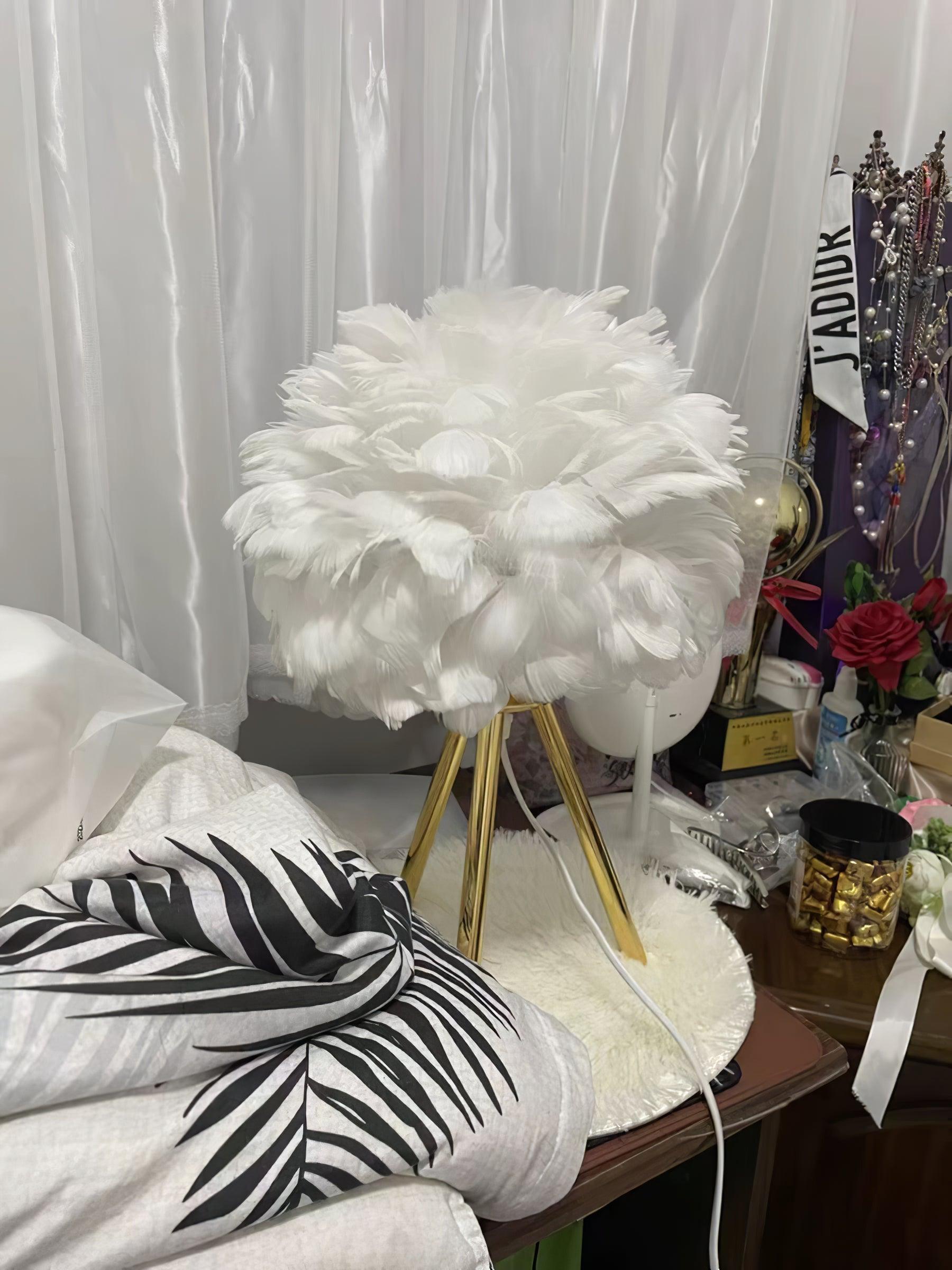 Nilo Feather Feminine Table Lamp-Neutral Decor