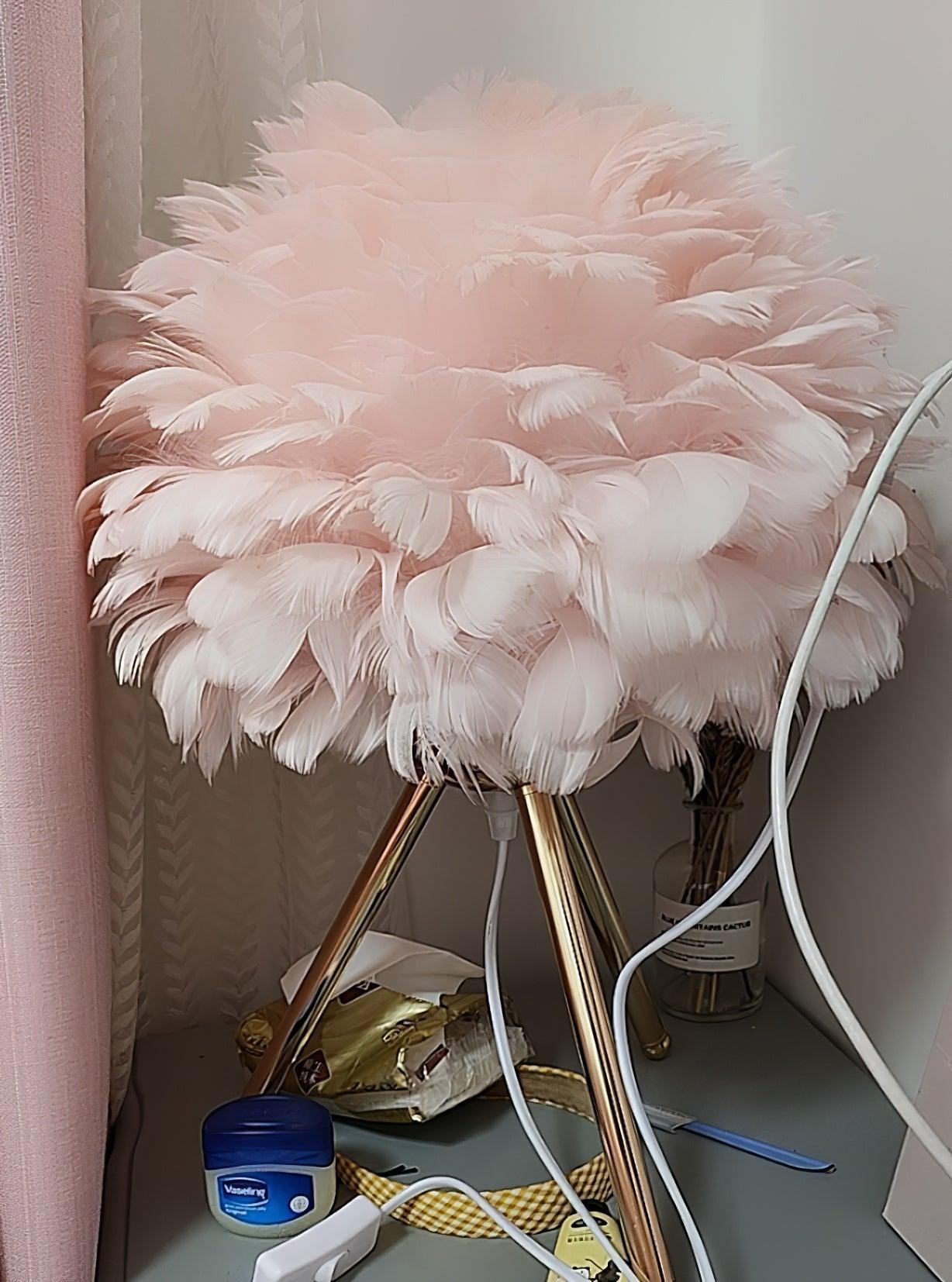 Nilo Feather Feminine Table Lamp-Neutral Decor