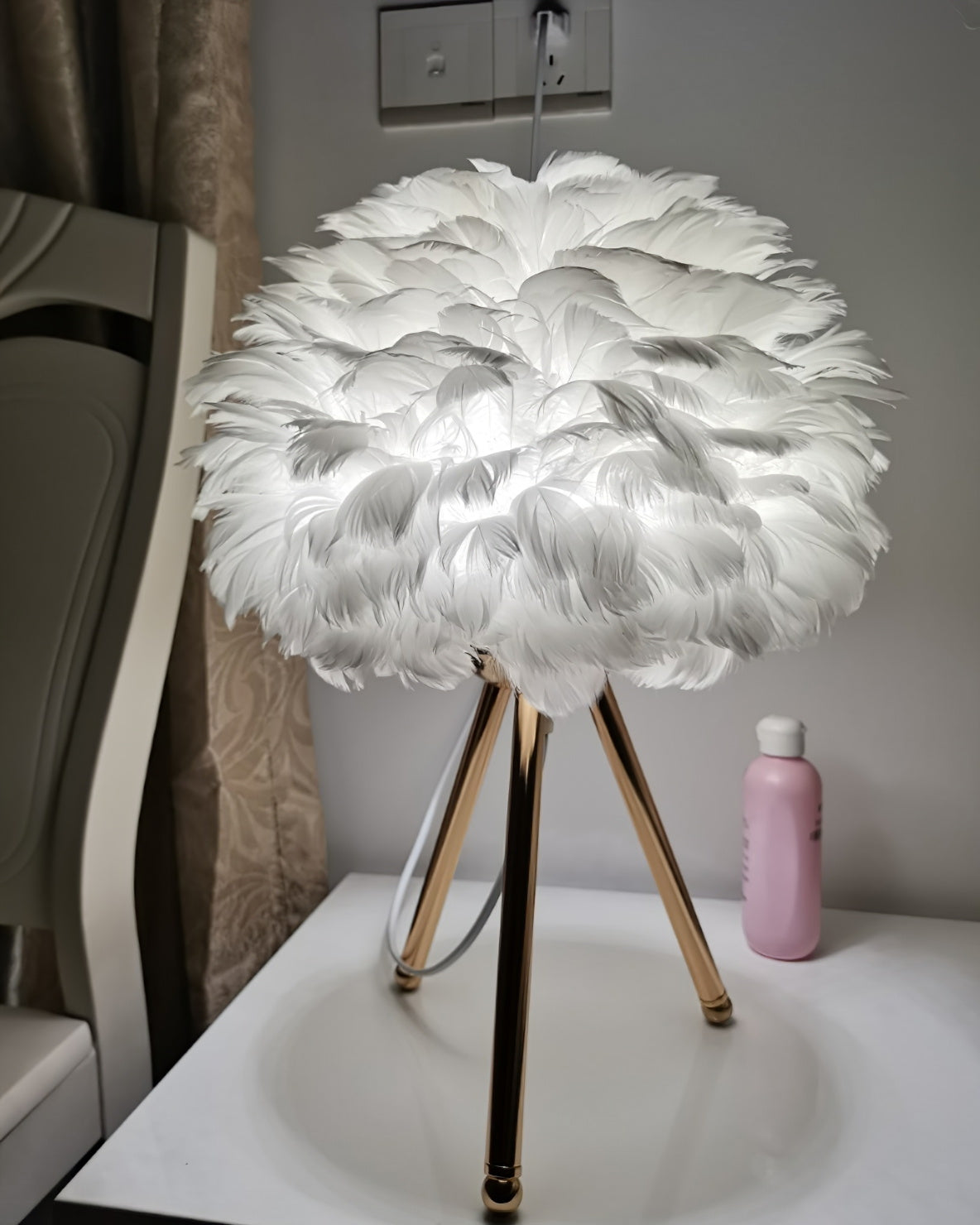 Nilo Feather Feminine Table Lamp-Neutral Decor
