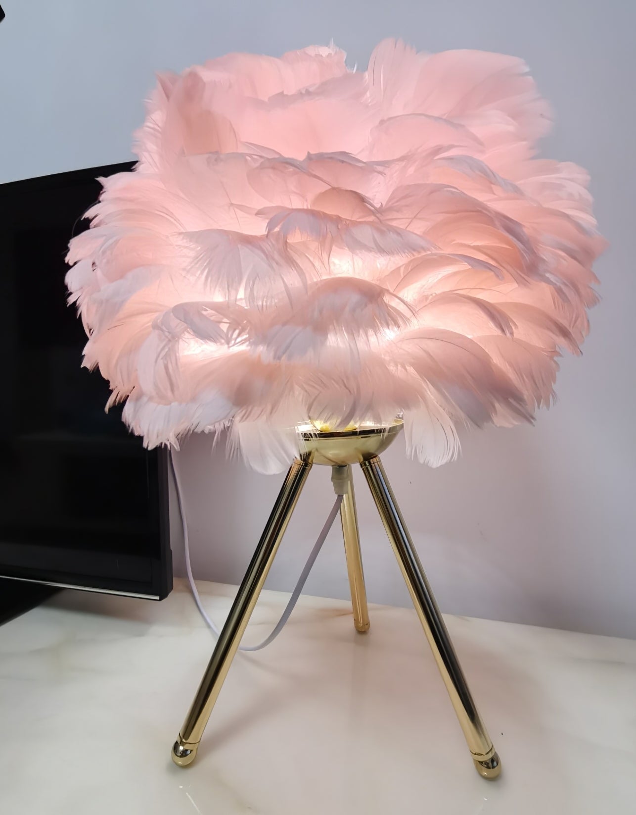 Nilo Feather Feminine Table Lamp-Neutral Decor