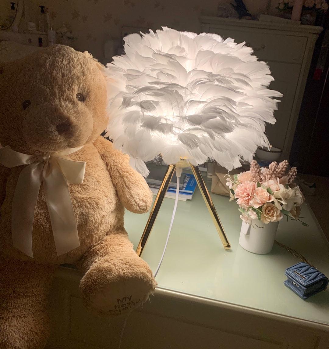 Nilo Feather Feminine Table Lamp-Neutral Decor