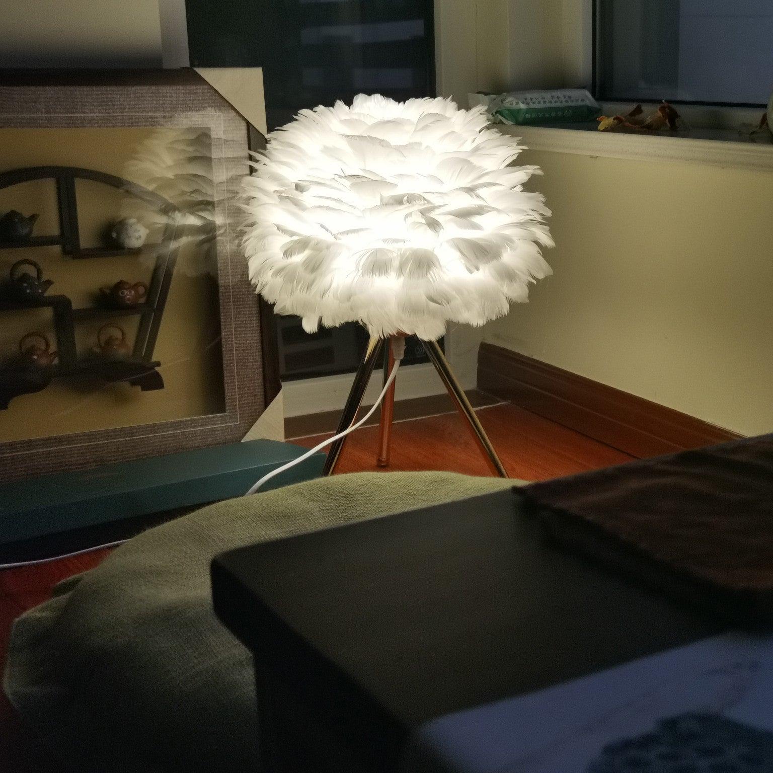 Nilo Feather Feminine Table Lamp-Neutral Decor