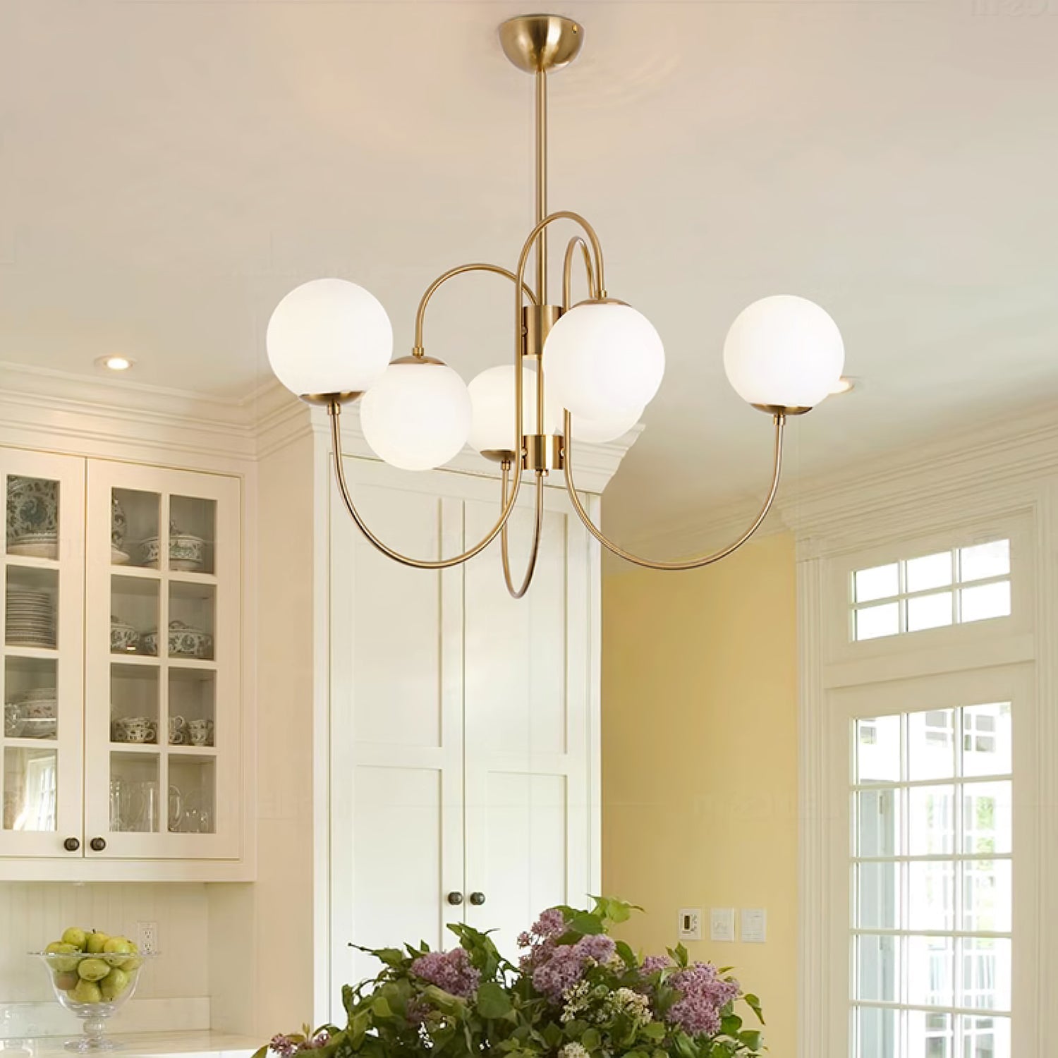 Lustra Chandelier Brass Globe Cluster Curved Arm-Neutral Decor