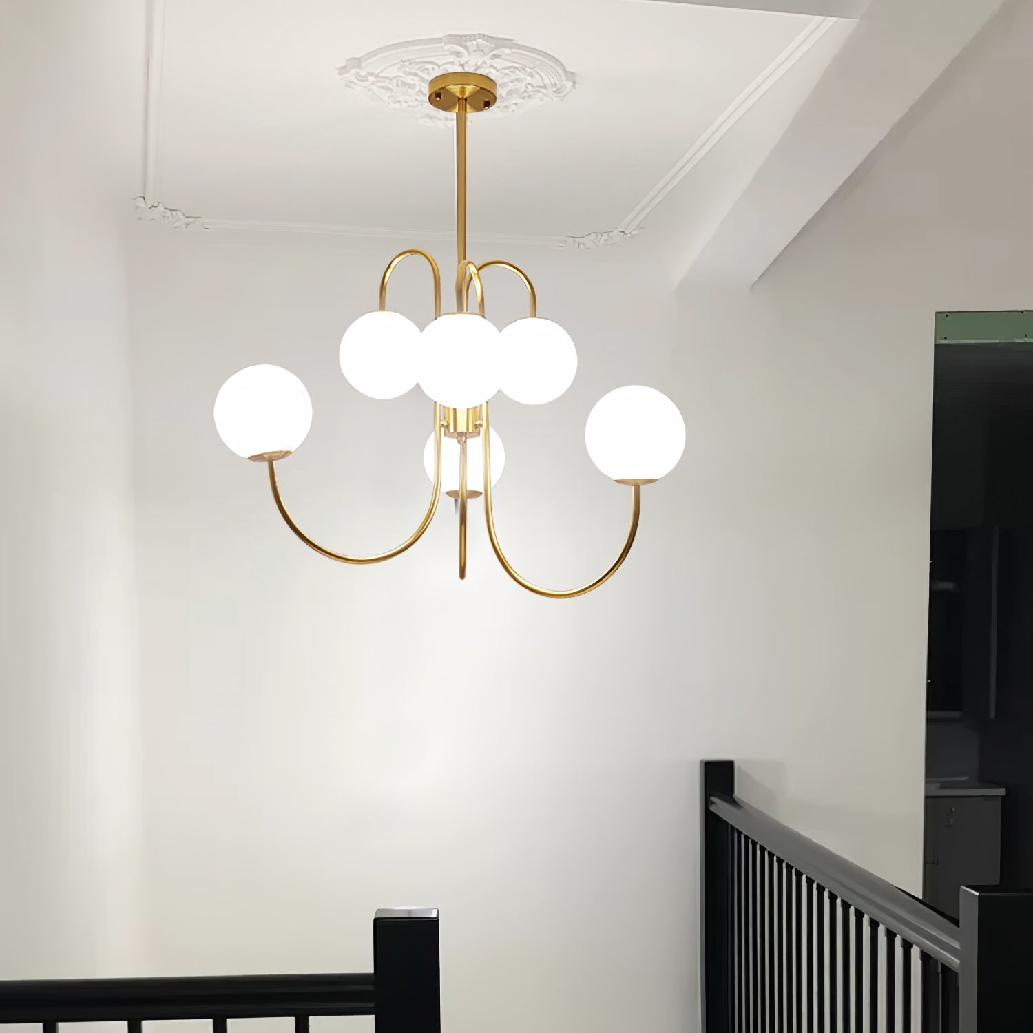 Lustra Chandelier Brass Globe Cluster Curved Arm-Neutral Decor