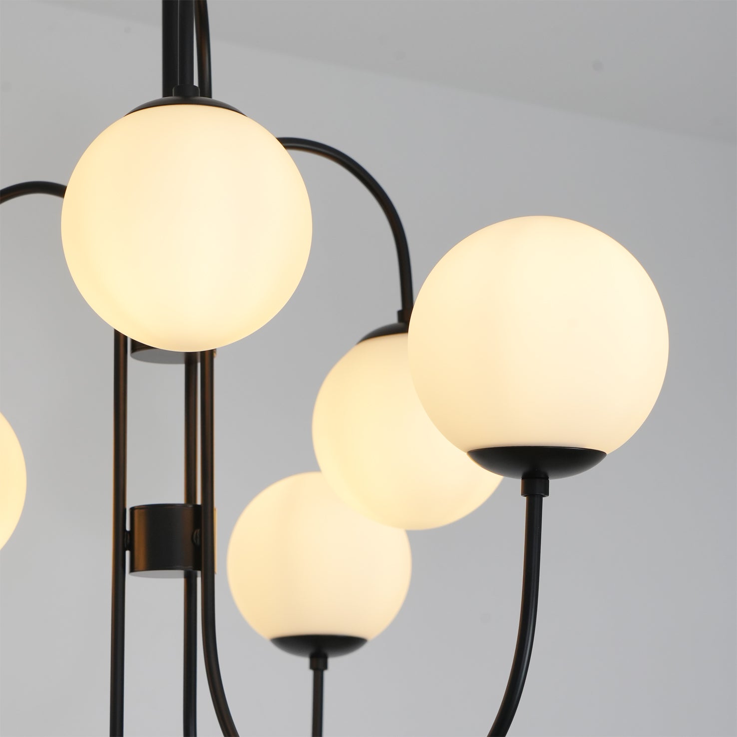 Lustra Chandelier Brass Globe Cluster Curved Arm-Neutral Decor