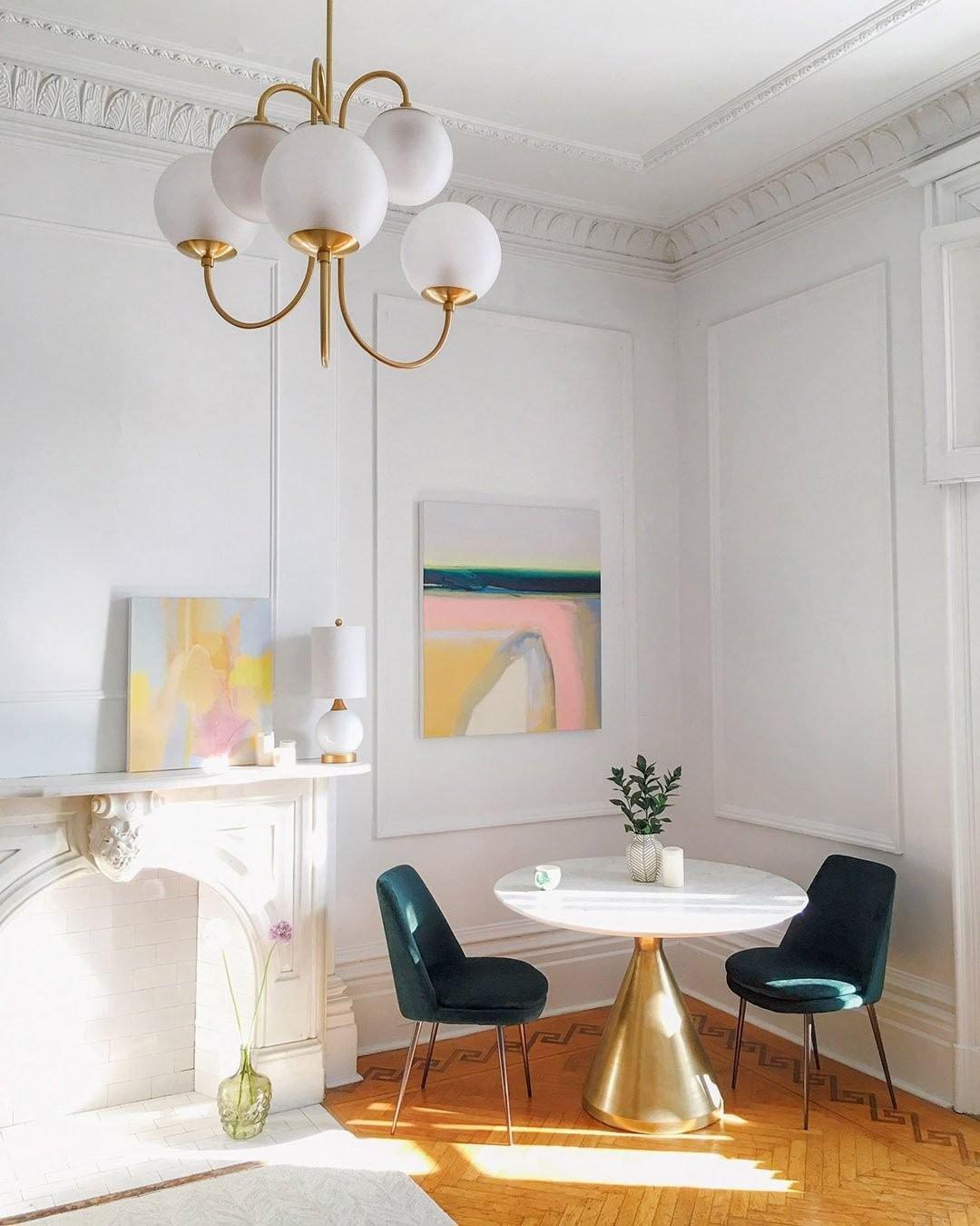 Lustra Chandelier Brass Globe Cluster Curved Arm-Neutral Decor