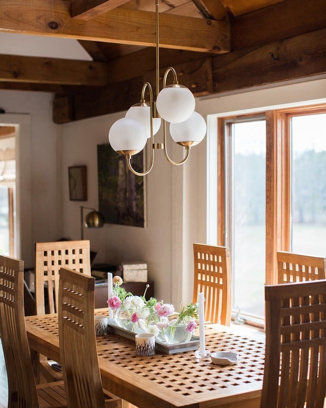 Lustra Chandelier Brass Globe Cluster Curved Arm-Neutral Decor