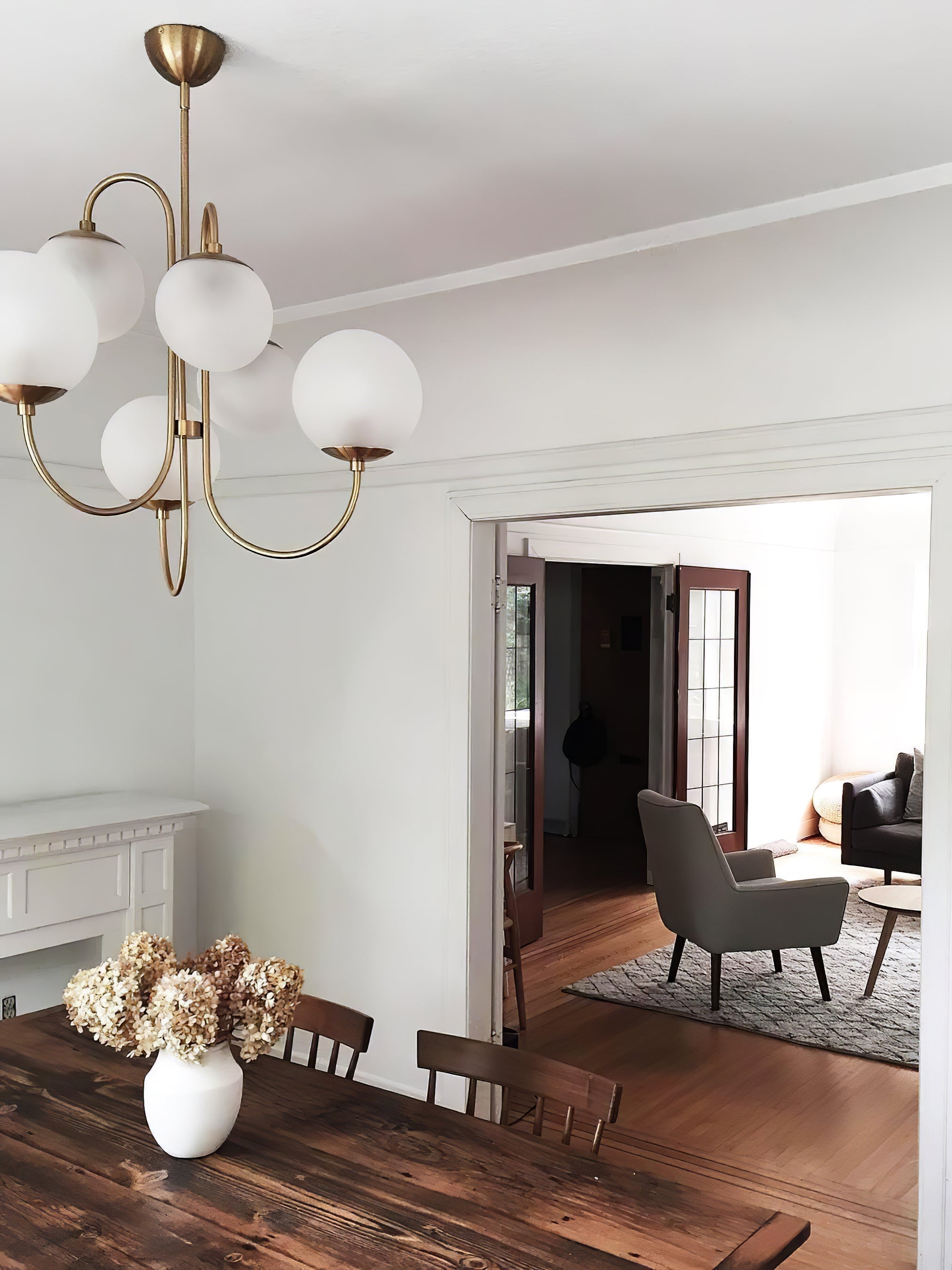 Lustra Chandelier Brass Globe Cluster Curved Arm-Neutral Decor