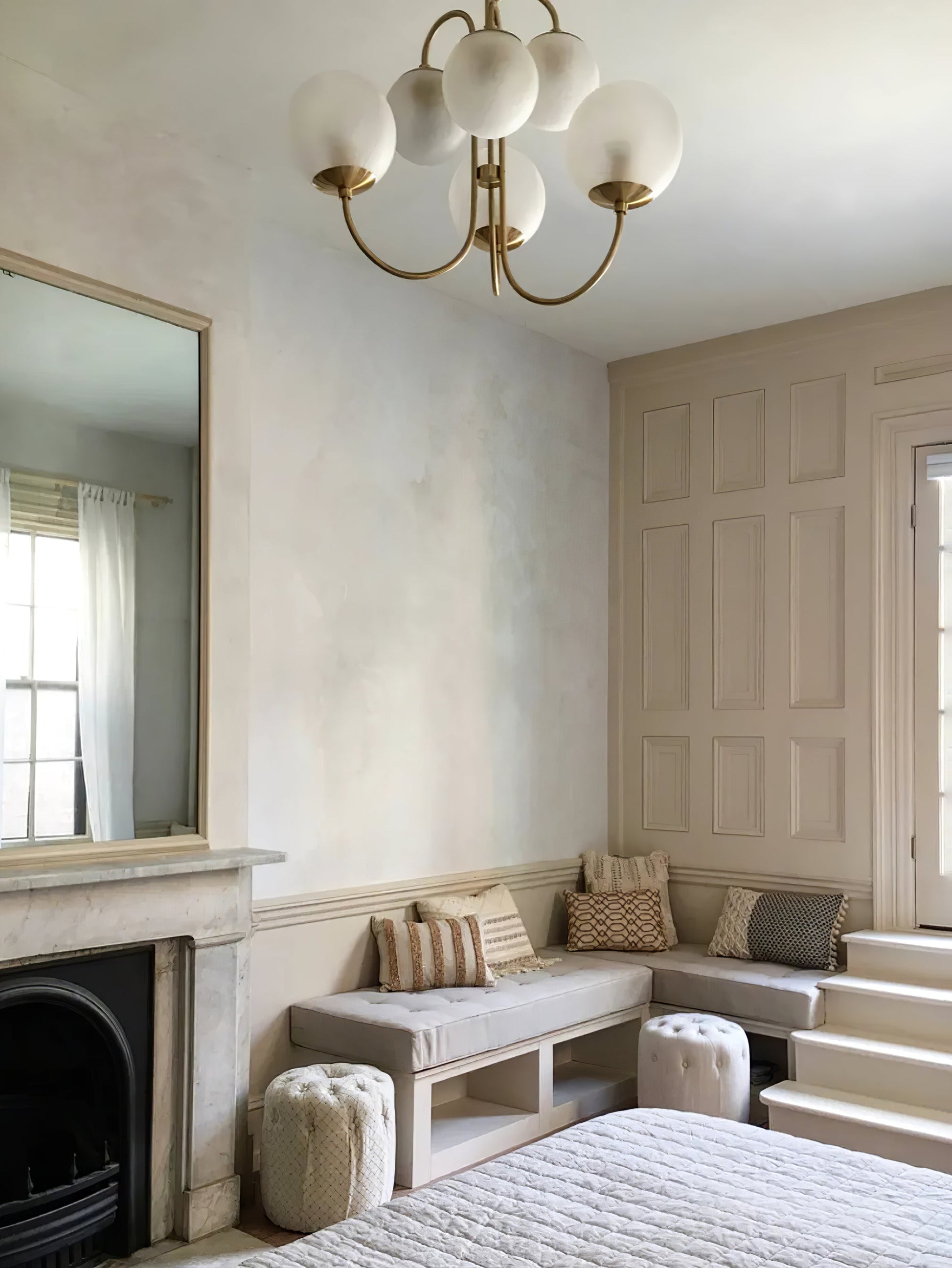 Lustra Chandelier Brass Globe Cluster Curved Arm-Neutral Decor