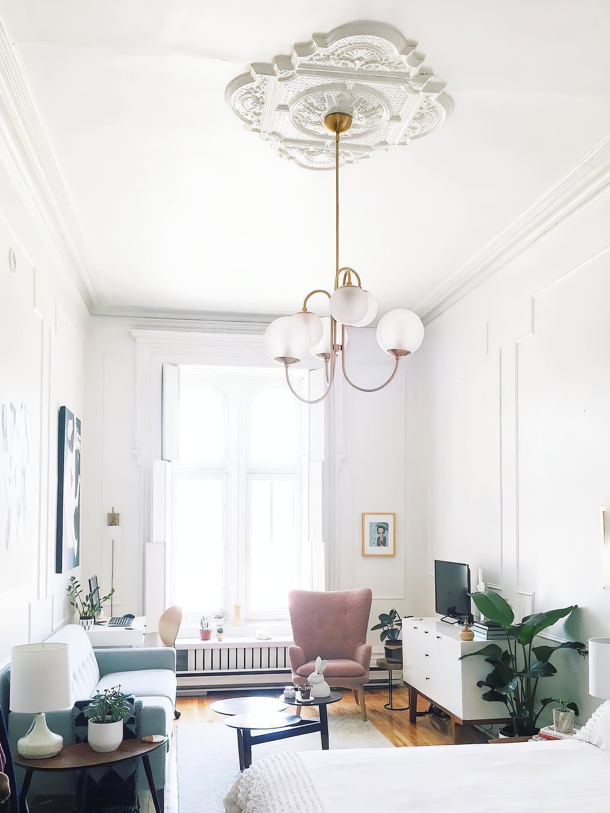 Lustra Chandelier Brass Globe Cluster Curved Arm-Neutral Decor