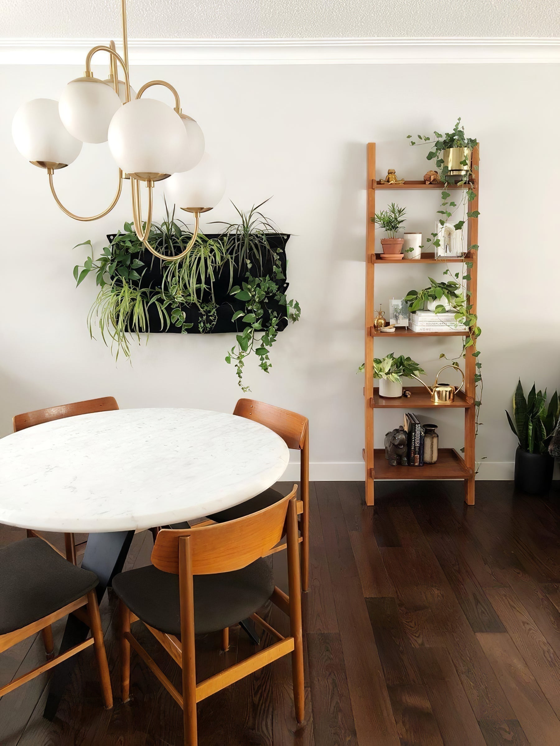 Lustra Chandelier Brass Globe Cluster Curved Arm-Neutral Decor