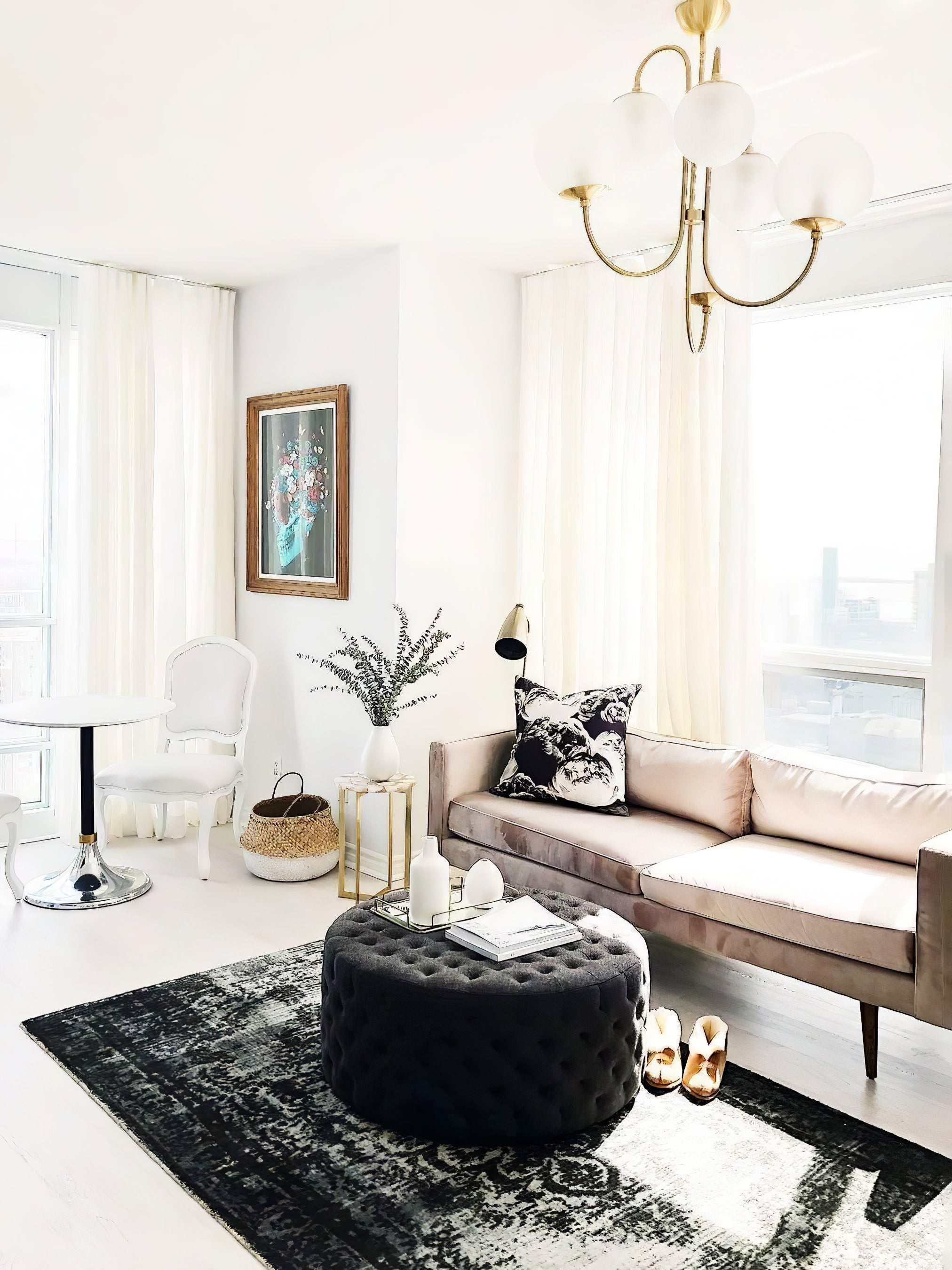 Lustra Chandelier Brass Globe Cluster Curved Arm-Neutral Decor