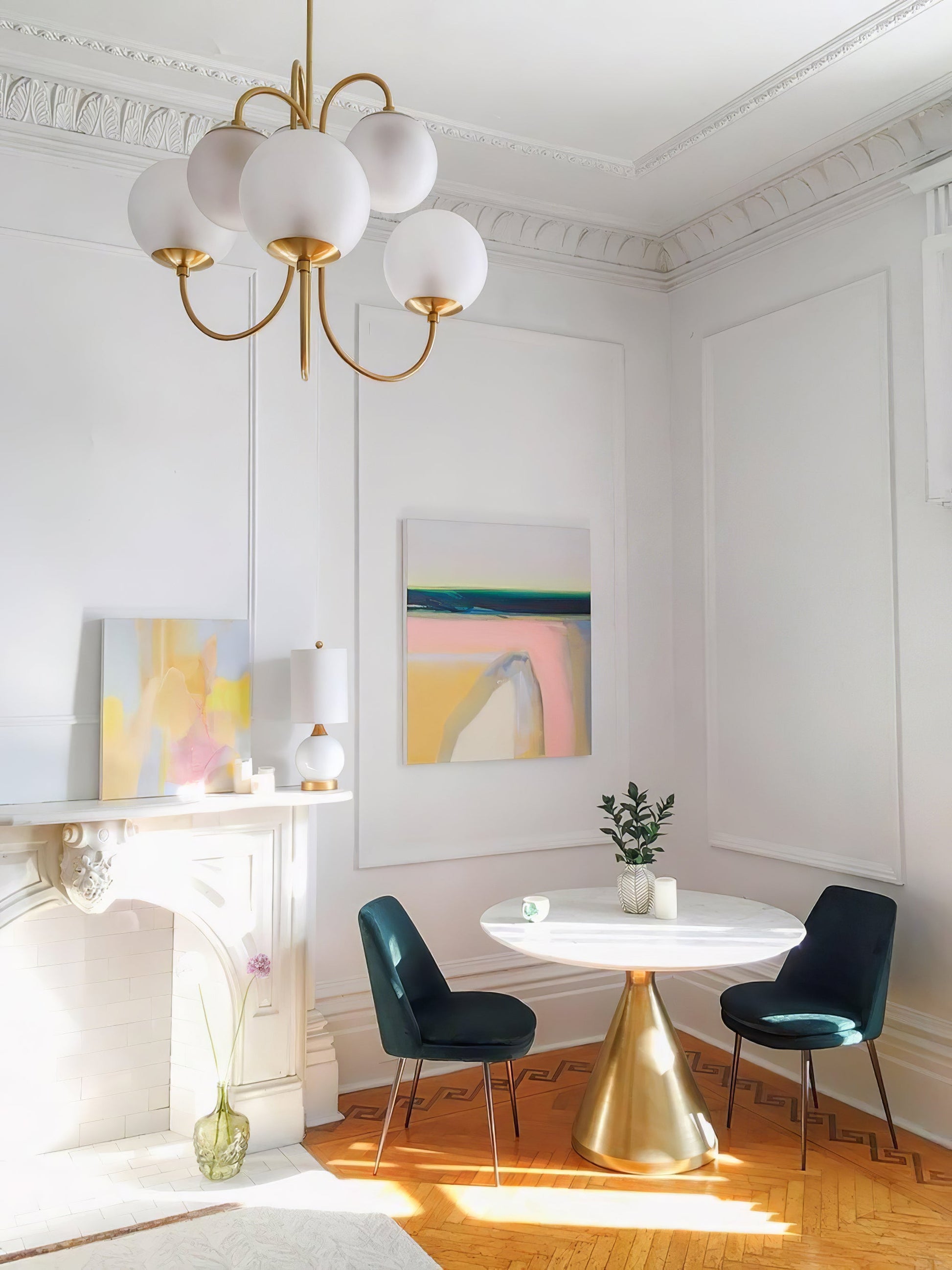 Lustra Chandelier Brass Globe Cluster Curved Arm-Neutral Decor