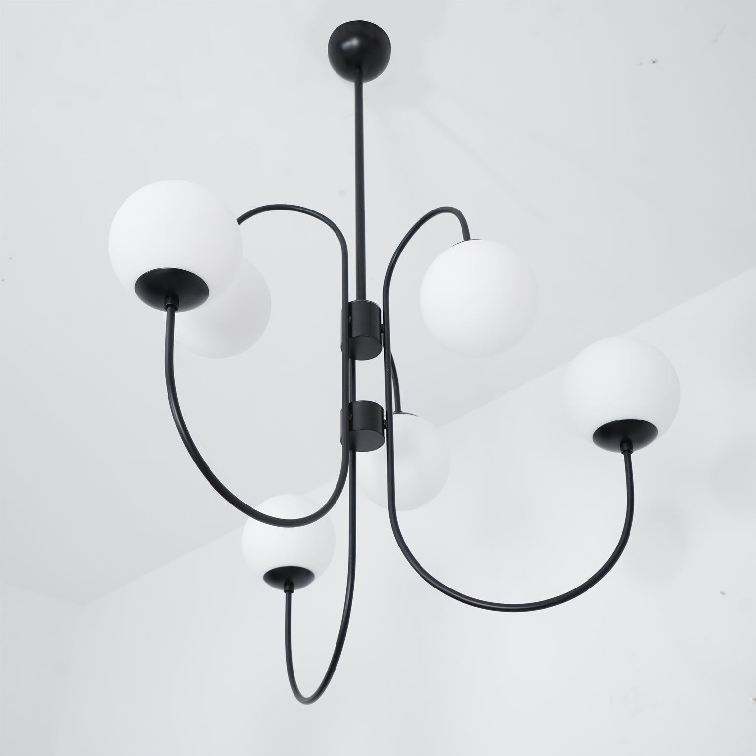 Lustra Chandelier Brass Globe Cluster Curved Arm-Neutral Decor