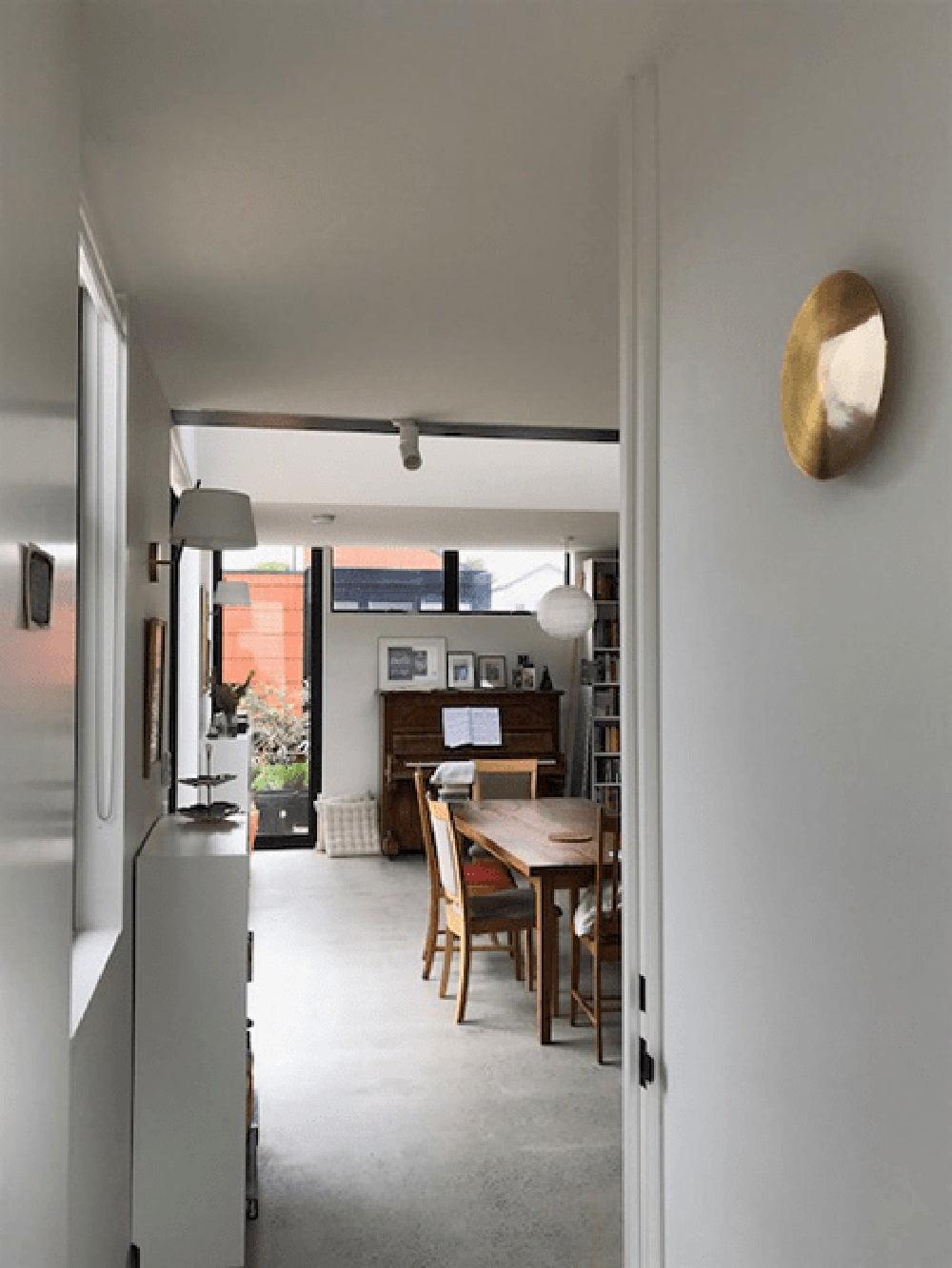 Phelan Brass Minimalist Wall Lamp-Neutral Decor