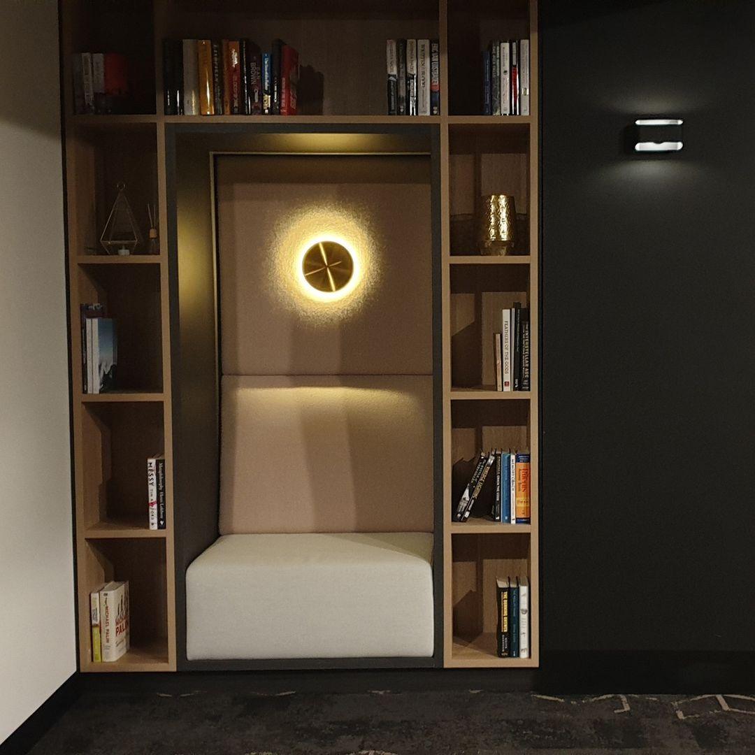 Phelan Brass Minimalist Wall Lamp-Neutral Decor