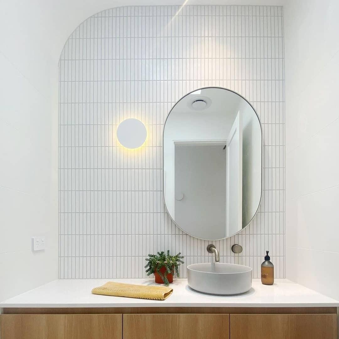 Phelan Brass Minimalist Wall Lamp-Neutral Decor