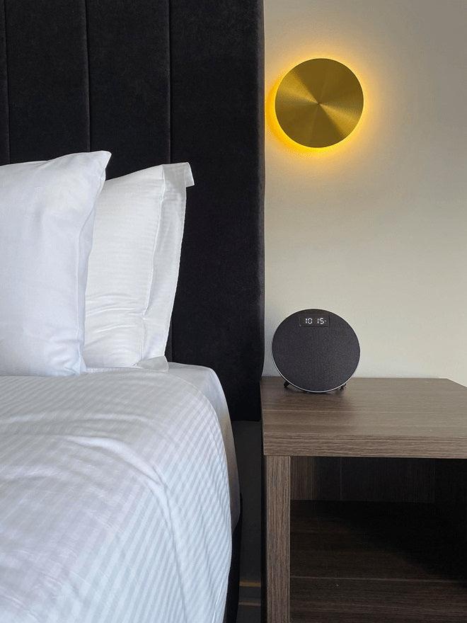 Phelan Brass Minimalist Wall Lamp-Neutral Decor