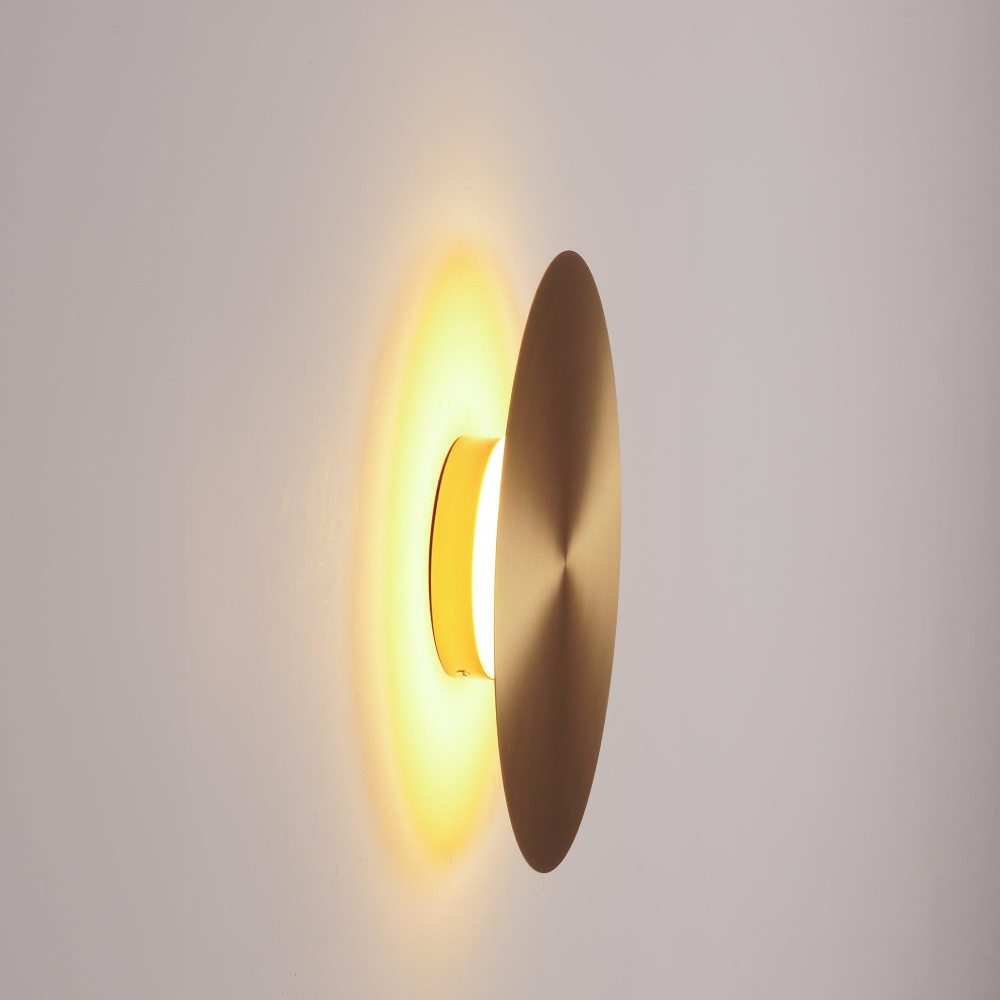 Phelan Brass Minimalist Wall Lamp-Neutral Decor