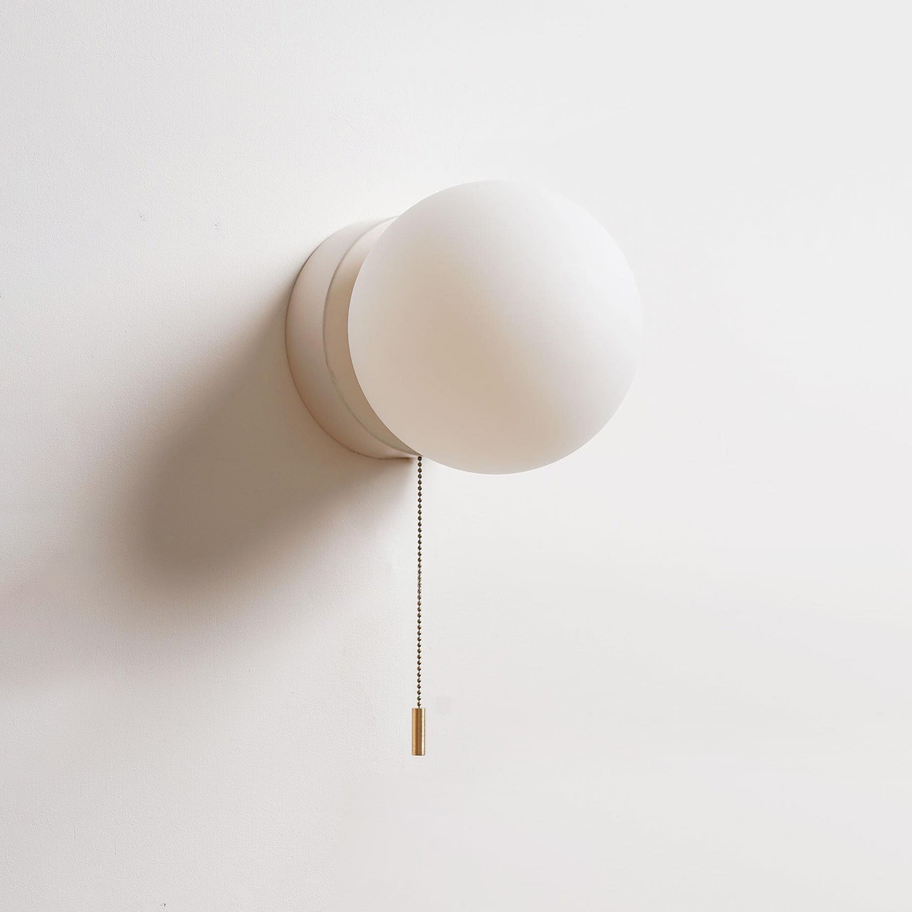 Liora Wall Lamp
