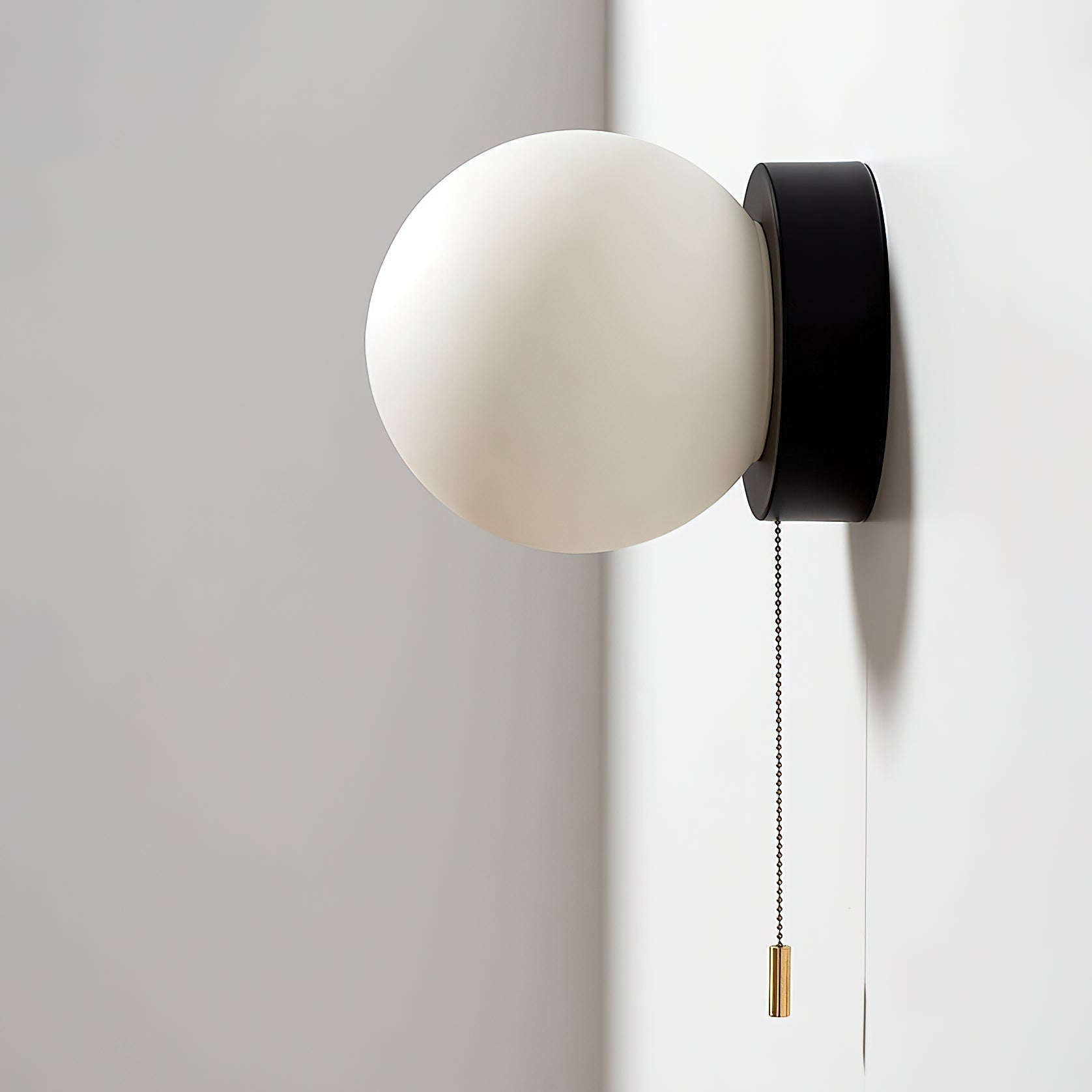 Liora Wall Lamp