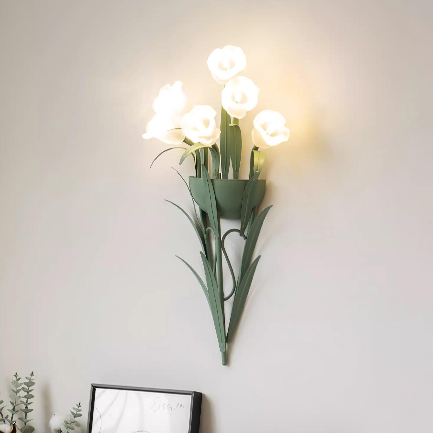 Lunafleur Lily Wall Lamp