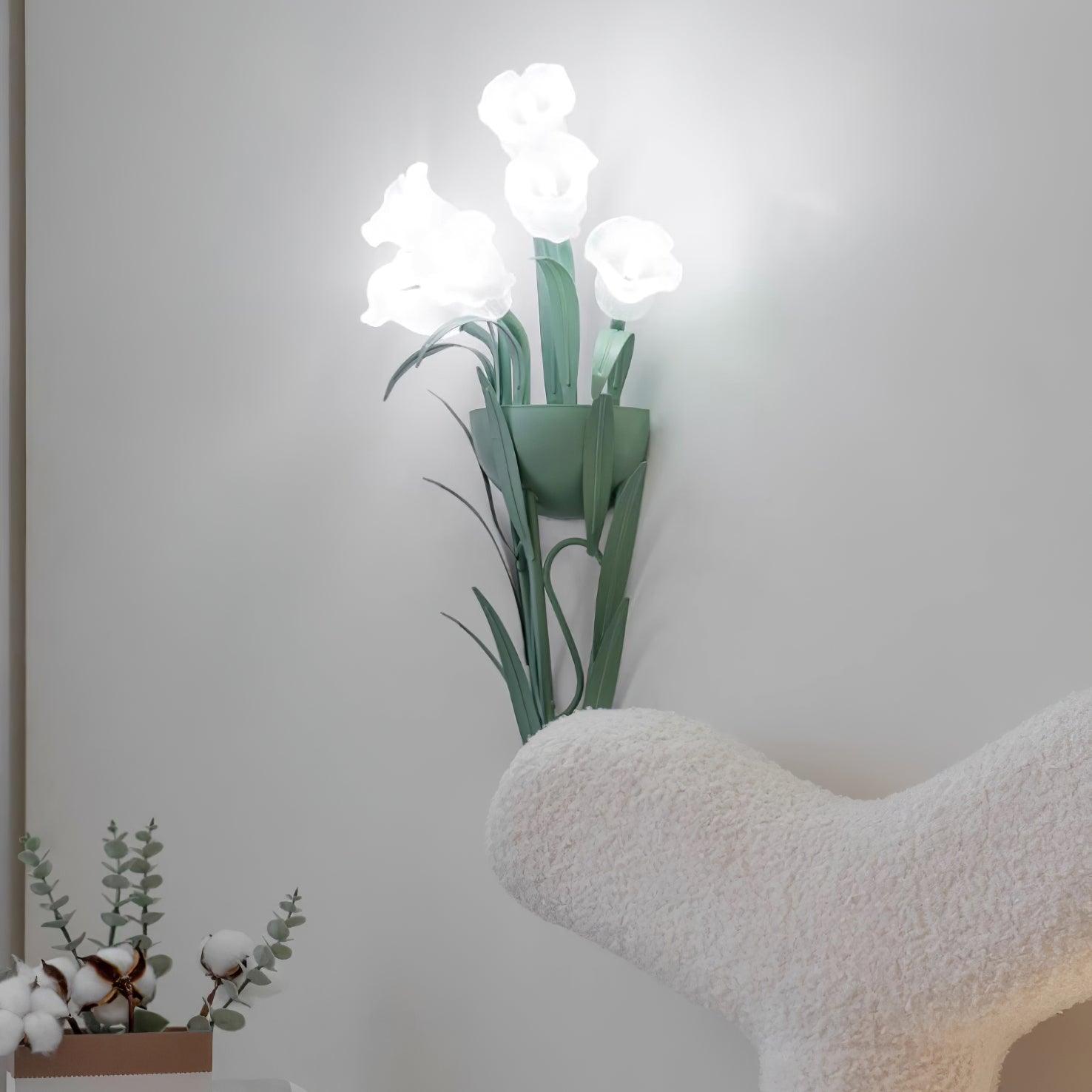 Lunafleur Lily Wall Lamp