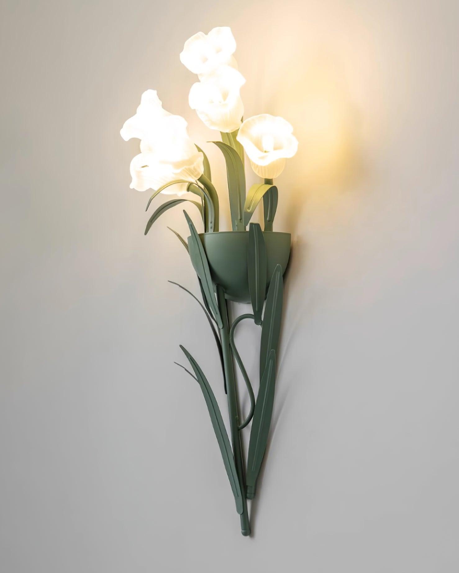 Lunafleur Lily Wall Lamp