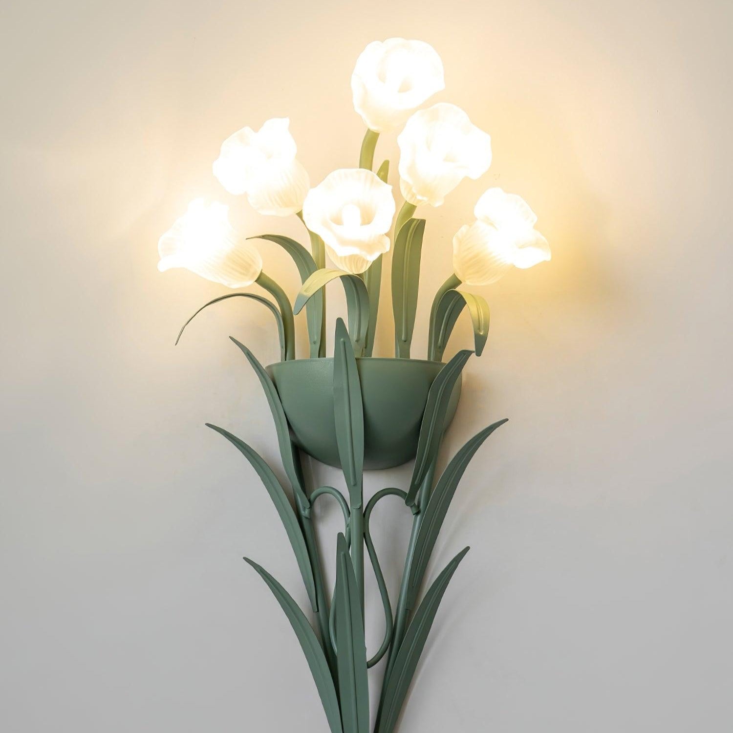 Lunafleur Lily Wall Lamp