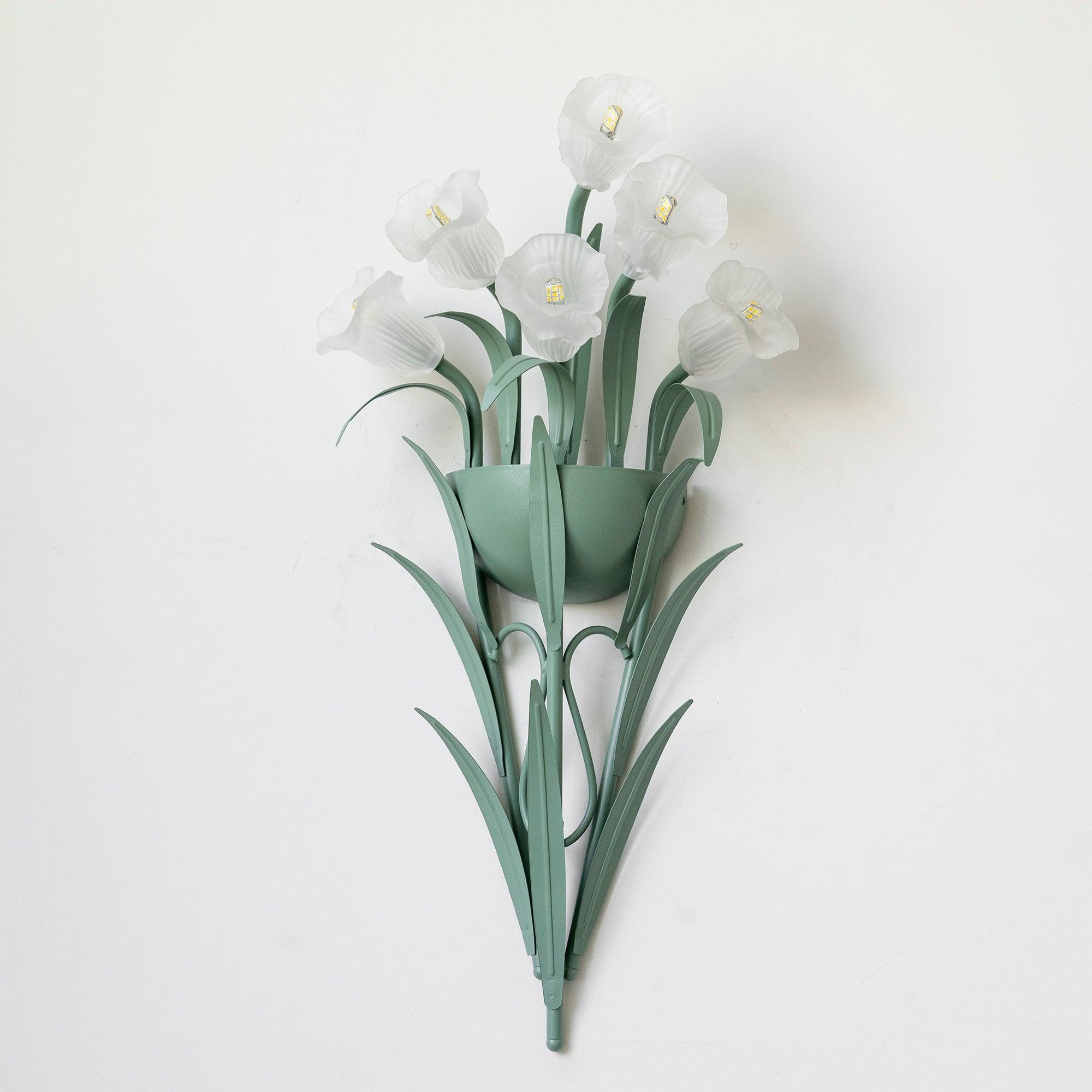 Lunafleur Lily Wall Lamp