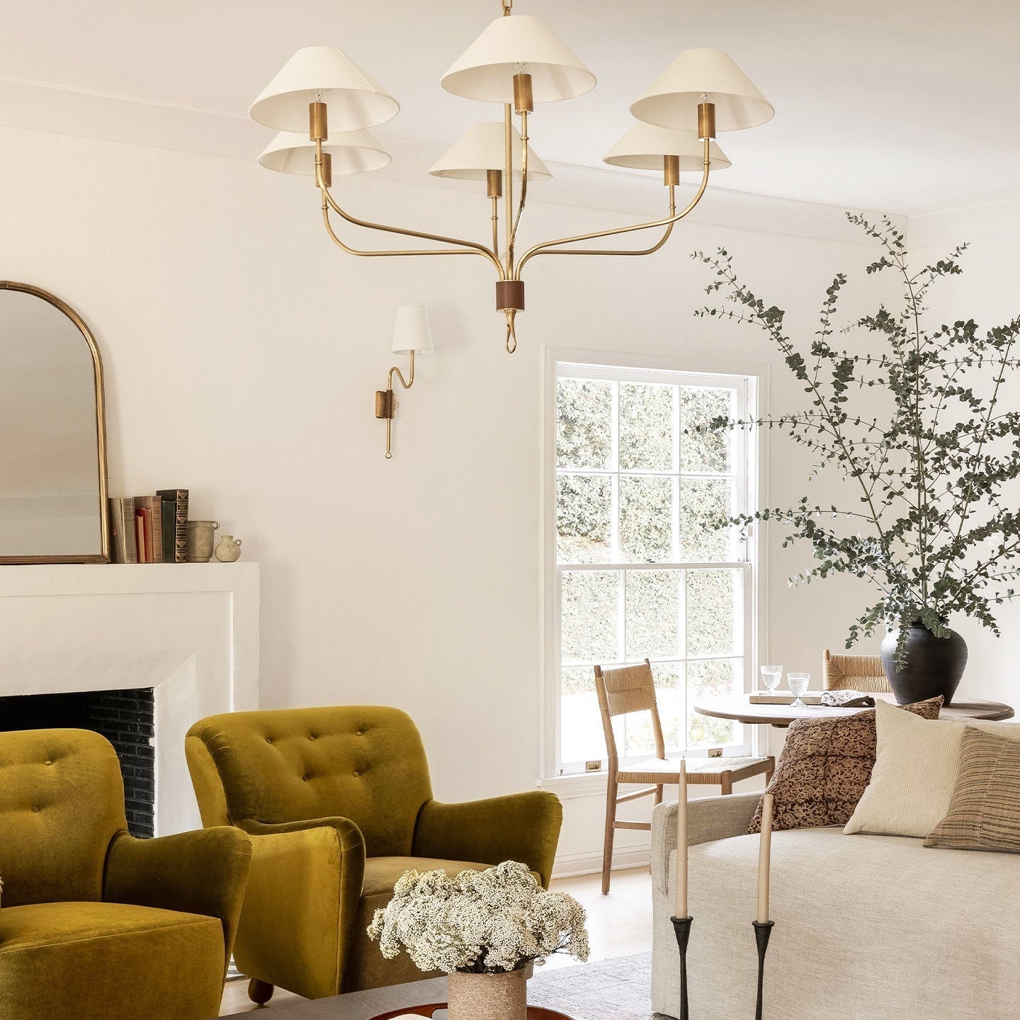Bilt Classic Brass Tail Chandelier-Neutral Decor