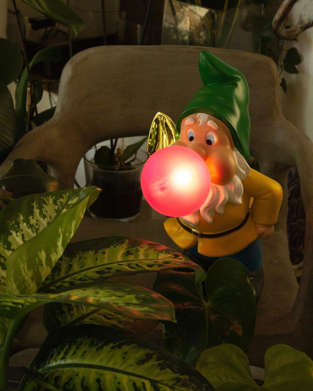 Brisa Resin Playful Table Lamp-Neutral Decor