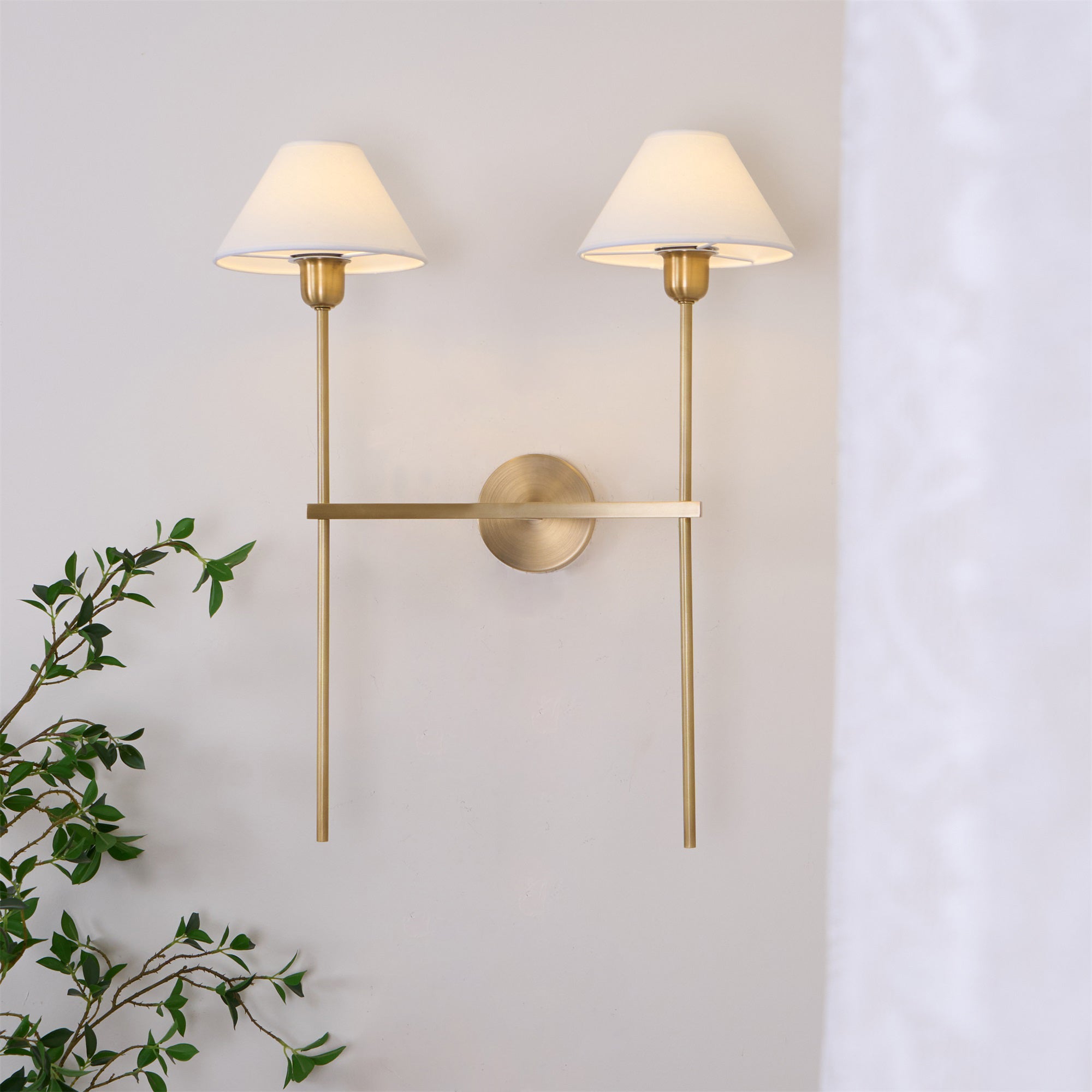 Aurel Wall Lamp