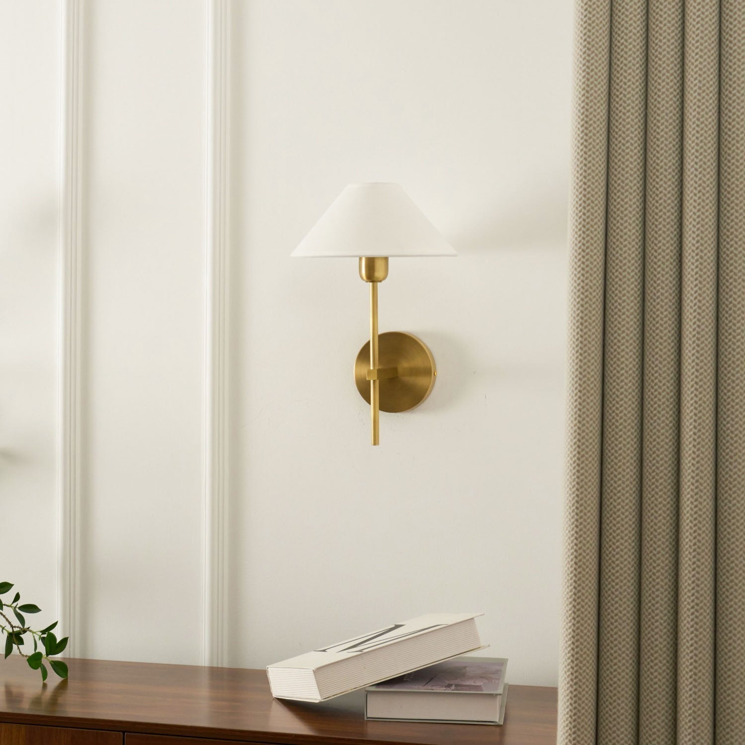 Aurel Wall Lamp