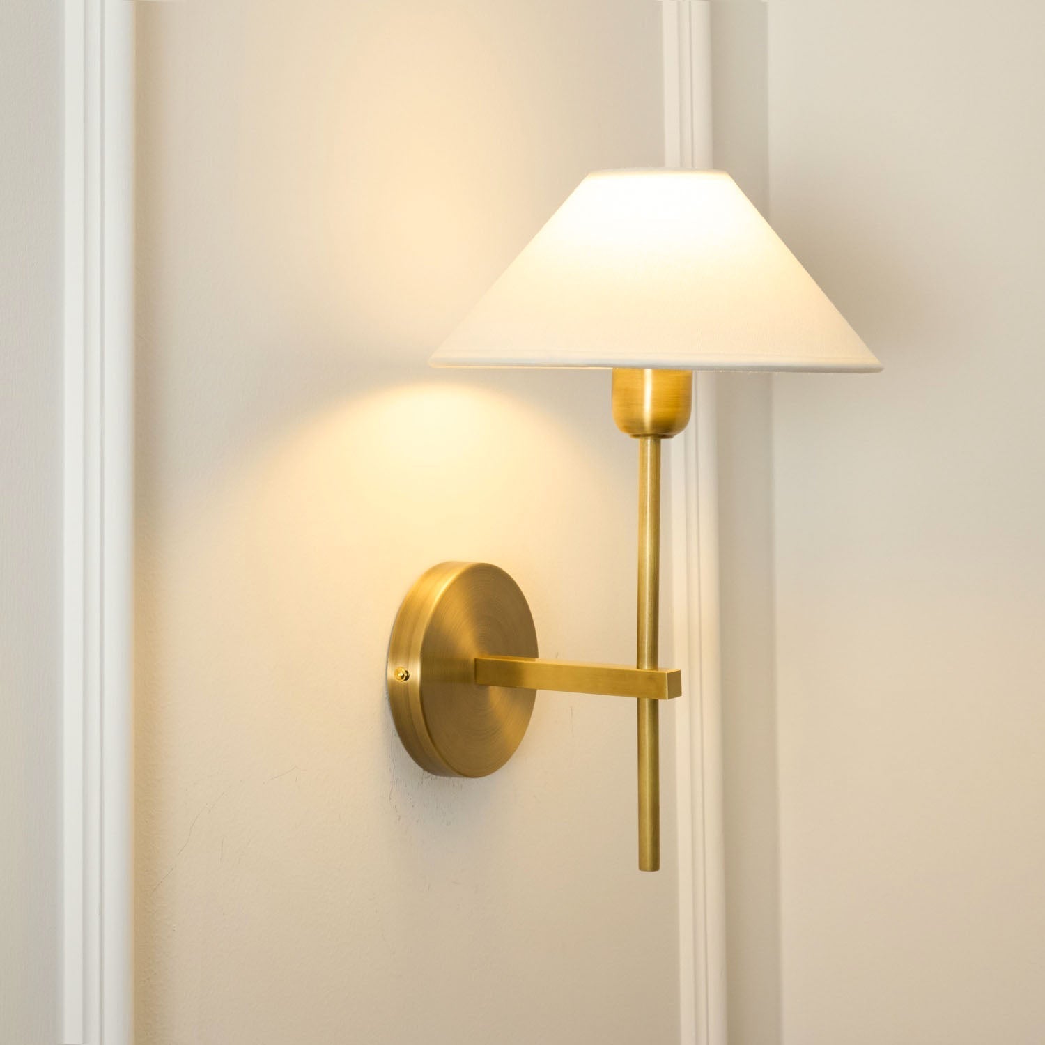 Aurel Wall Lamp