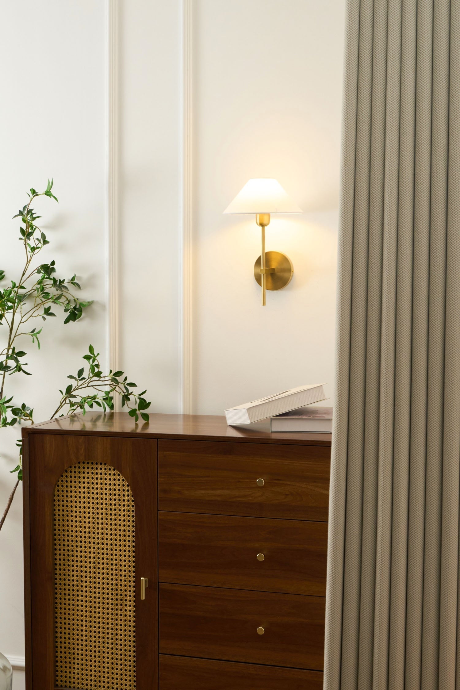 Aurel Wall Lamp