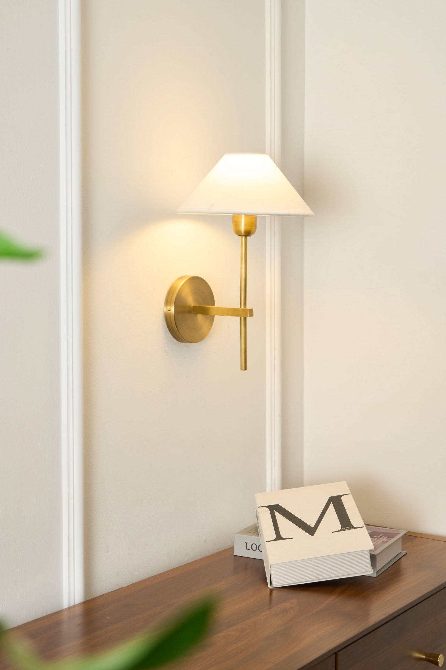 Aurel Wall Lamp