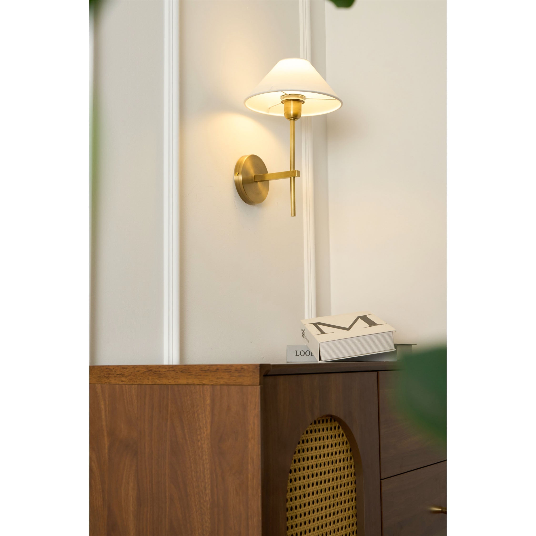 Aurel Wall Lamp