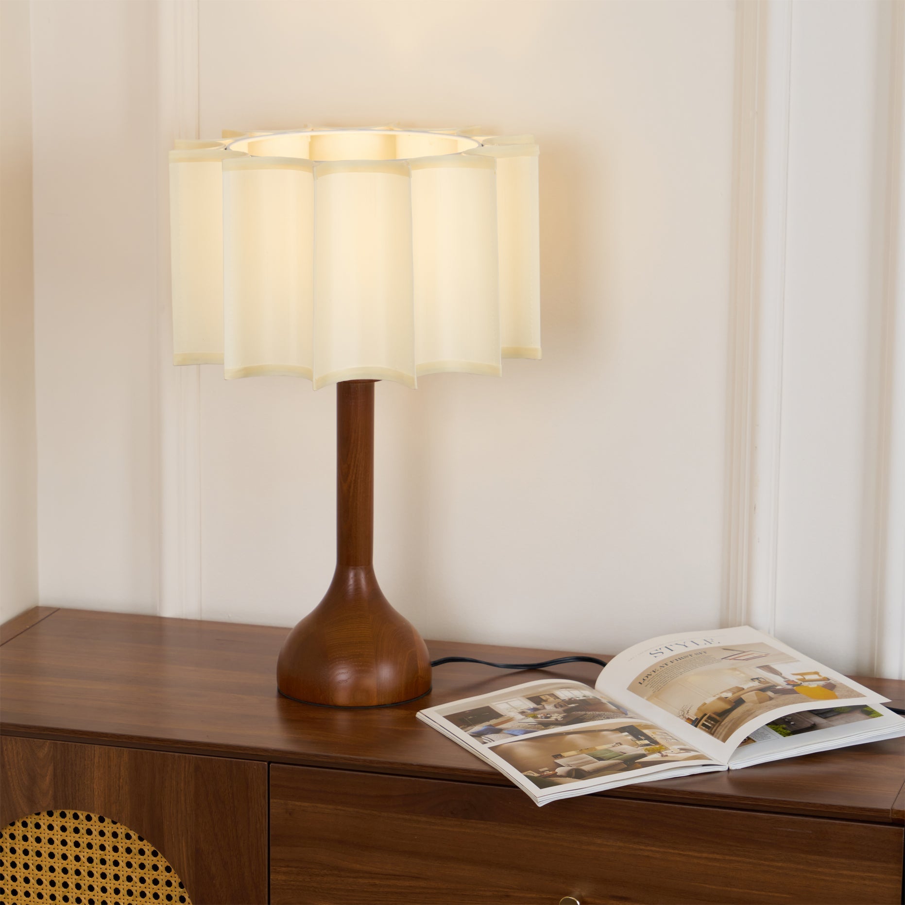 Livenq Wood Fabric Retro Table Lamp-Neutral Decor