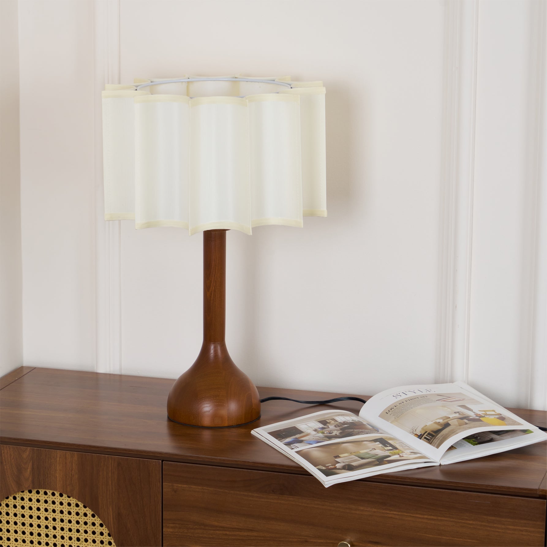 Livenq Wood Fabric Retro Table Lamp-Neutral Decor
