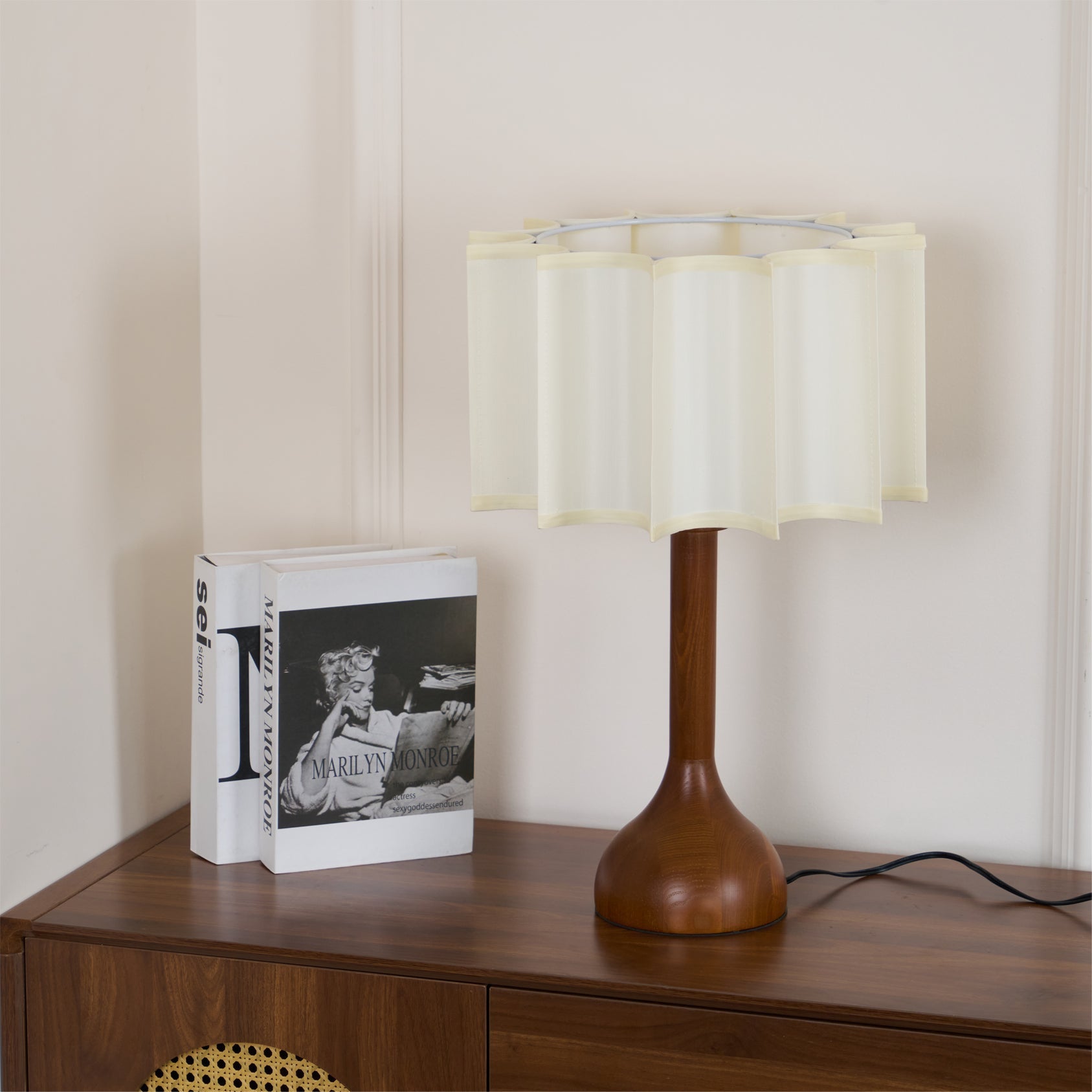 Livenq Wood Fabric Retro Table Lamp-Neutral Decor