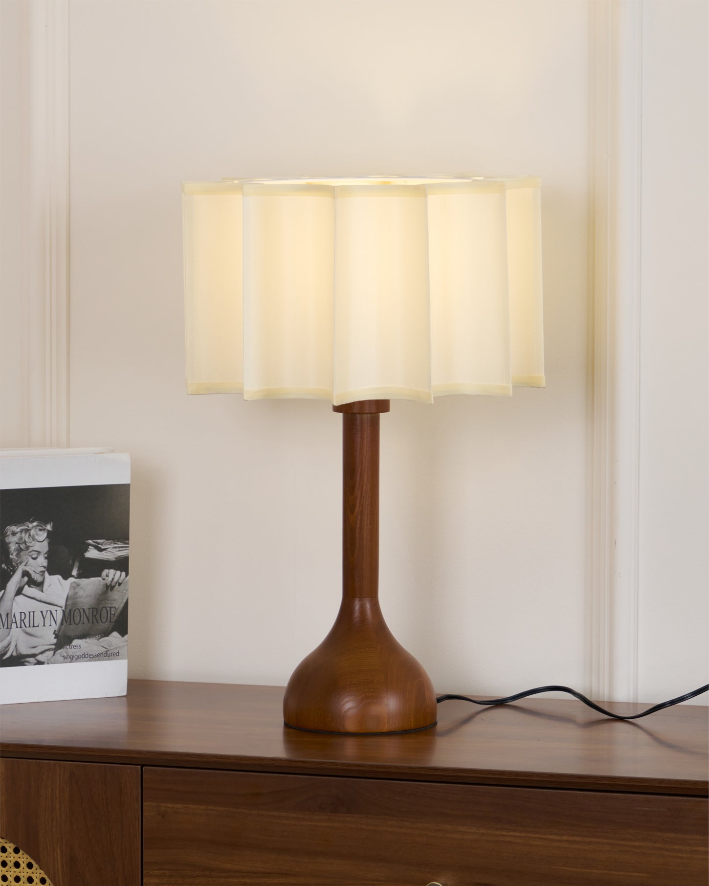Livenq Wood Fabric Retro Table Lamp-Neutral Decor